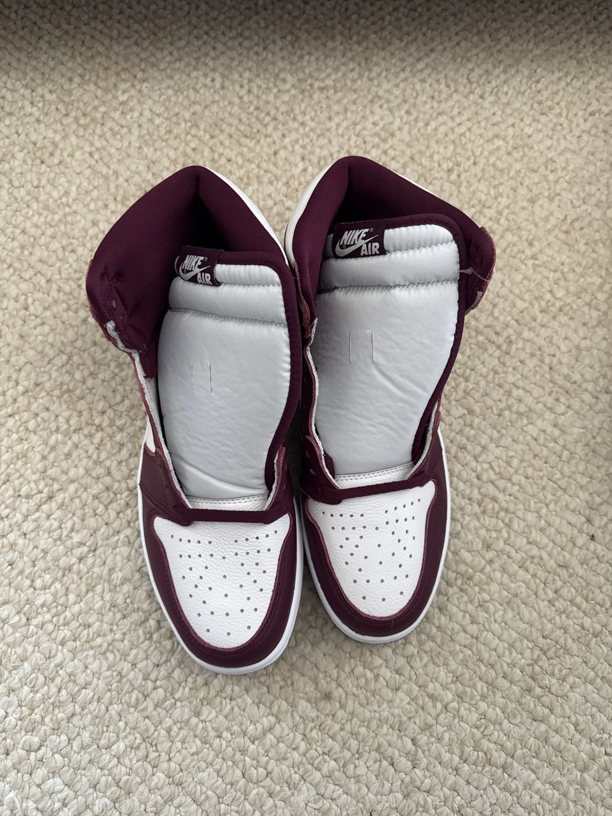Jordan Brand × Nike Jordan 1 Retro High OG Bordeaux Size US 11 / EU 44 - 3 Thumbnail