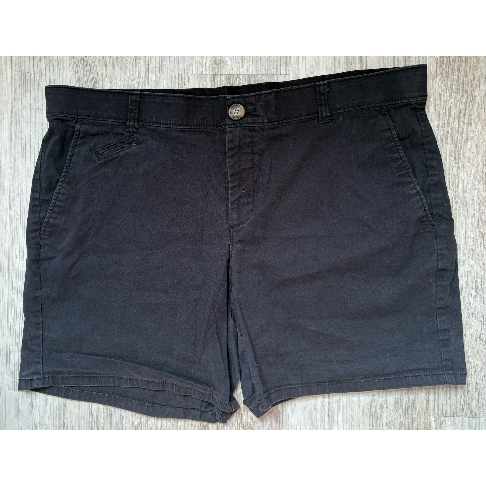 Dockers Dockers | Women's Bermuda Khaki Shorts | 16 Size 38" / US 16 / IT 52 - 1 Thumbnail