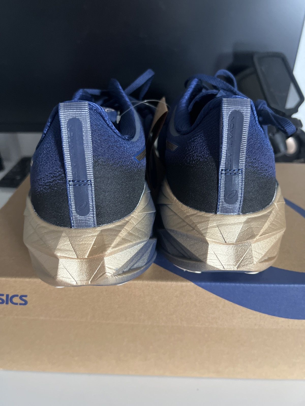 Asics Novela Blast 4 Platinum Size US 9 / EU 42 - 4 Thumbnail