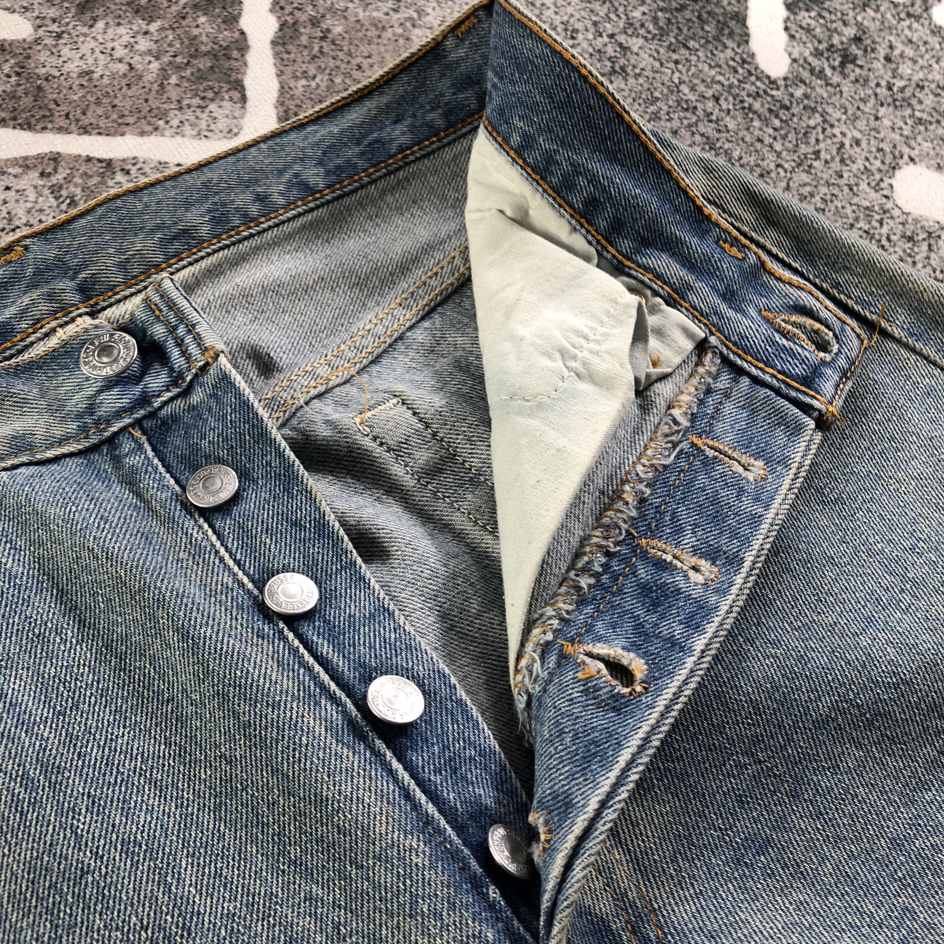Levi's Vintage 90s Levis Jeans Medium Wash Denim KJ2902 Size US 31 - 7 Thumbnail