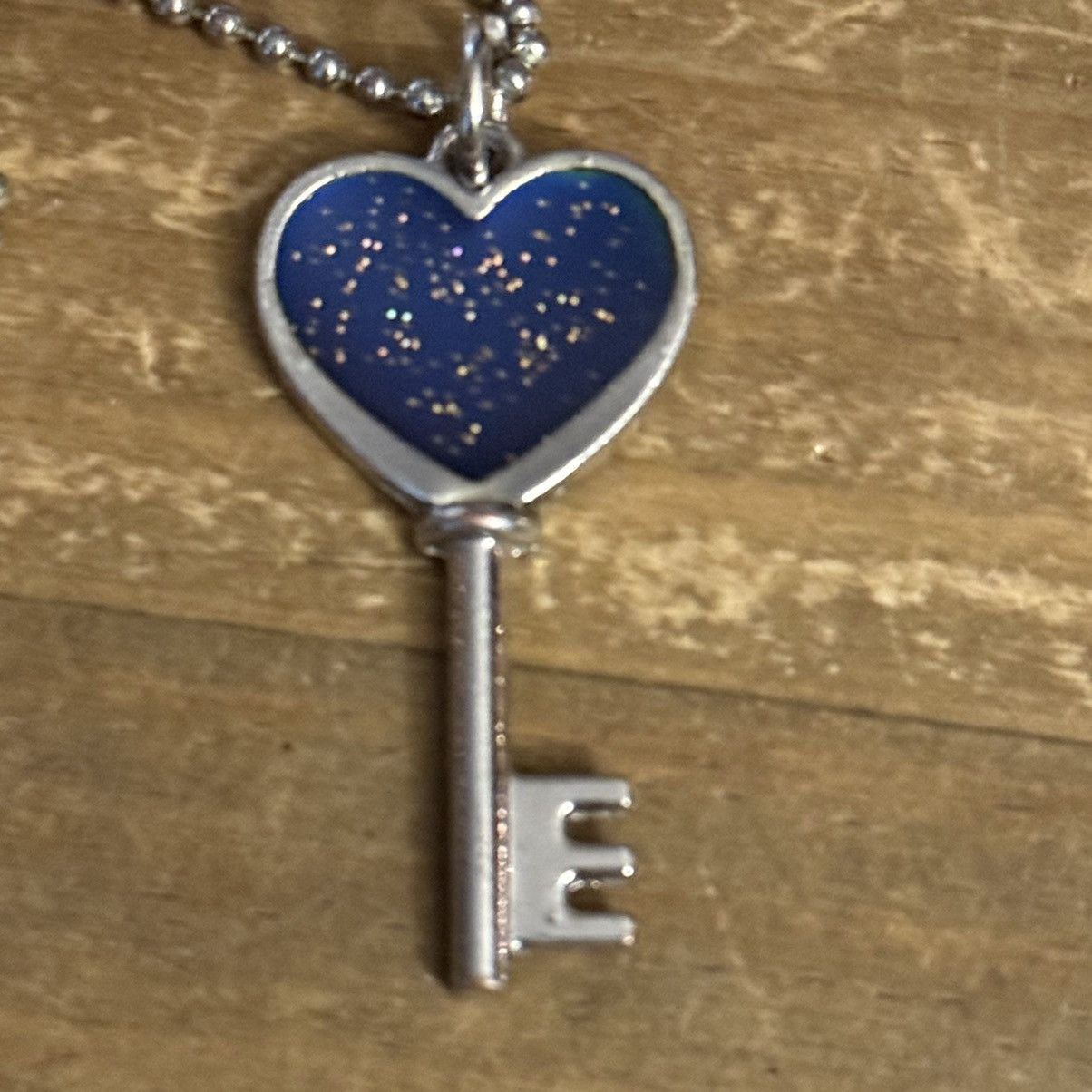 Other Silver color changing heart skeleton key pendant necklace Size ONE SIZE - 11 Thumbnail