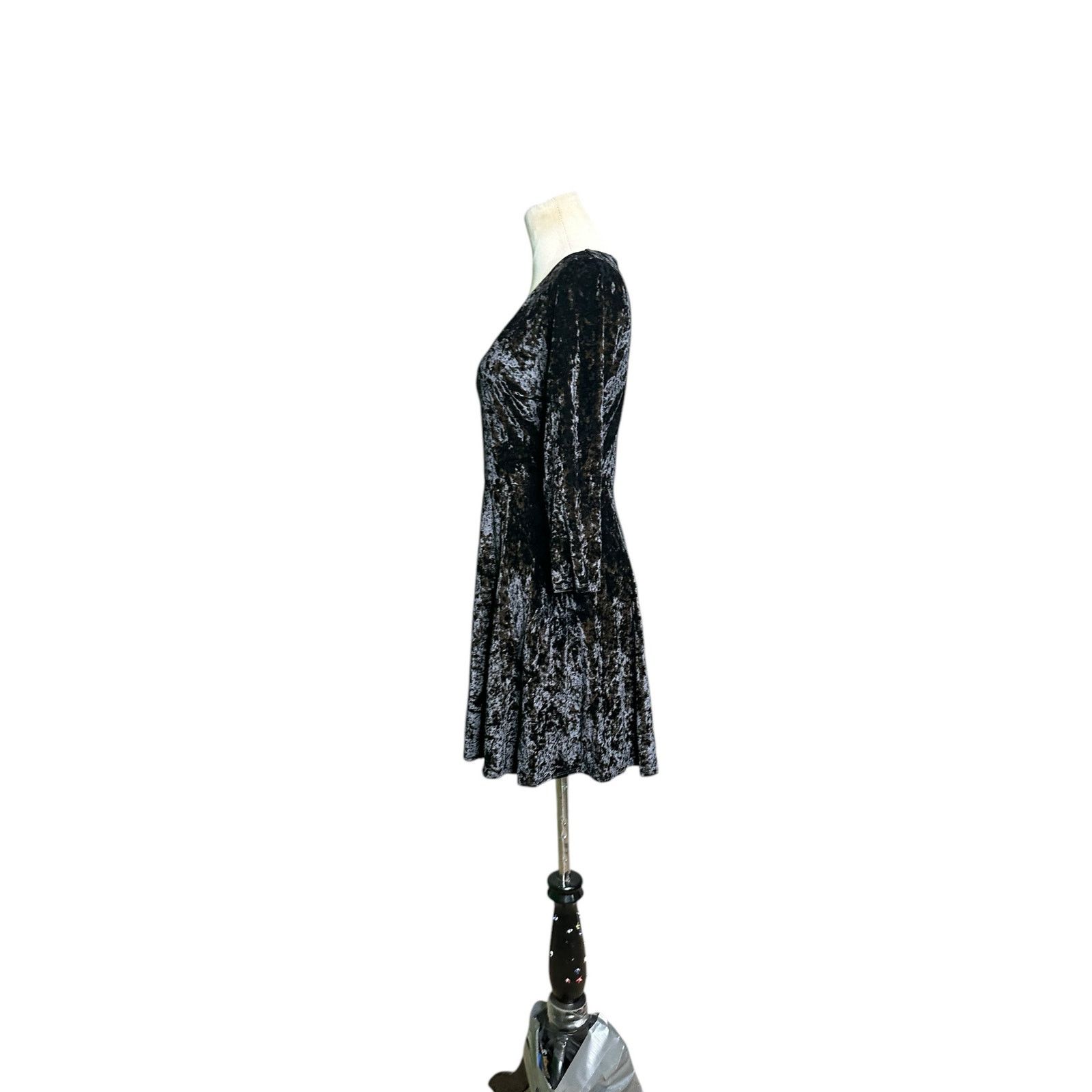 Nanette Lepore Nanette Lepore velvet fit and flare mini dress size M Size M / US 6-8 / IT 42-44 - 14 Thumbnail