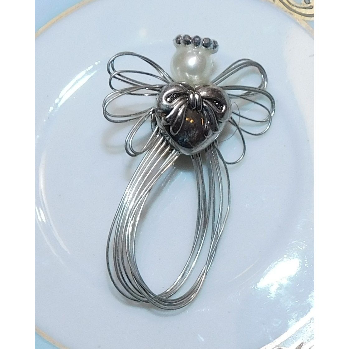 Handmade Handmade Wire Wrap Angel Pin With Faux Pearl And Heart Accen Size ONE SIZE - 2 Thumbnail