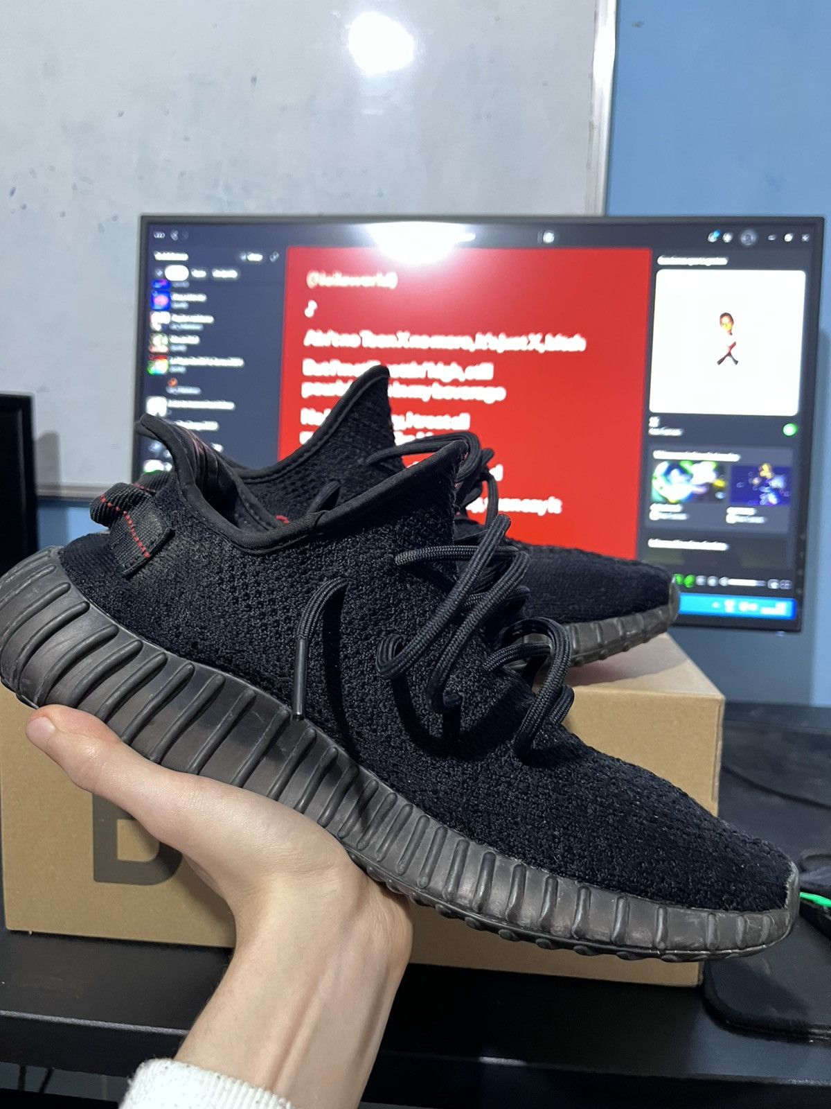 Adidas Adidas Yeezy 350 v2 Bred Size US 9.5 / EU 42-43 - 7 Thumbnail