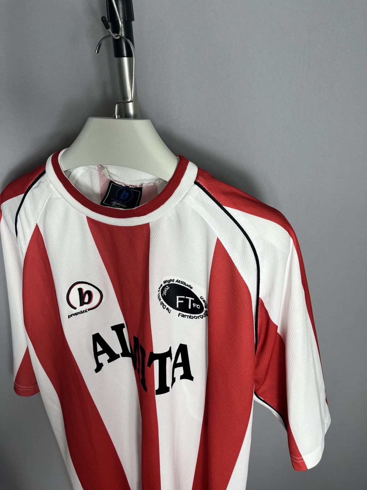 Sports Specialties Branded 2002 - 2003 Farnborough FC home AIMITA Football Size US XL / EU 56 / 4 - 2 Thumbnail
