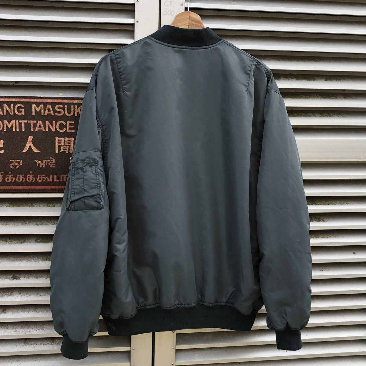 Vintage Vintage Uniqlo Sun Faded Ma-1 Bomber Jacket Size US XL / EU 56 / 4 - 5 Thumbnail