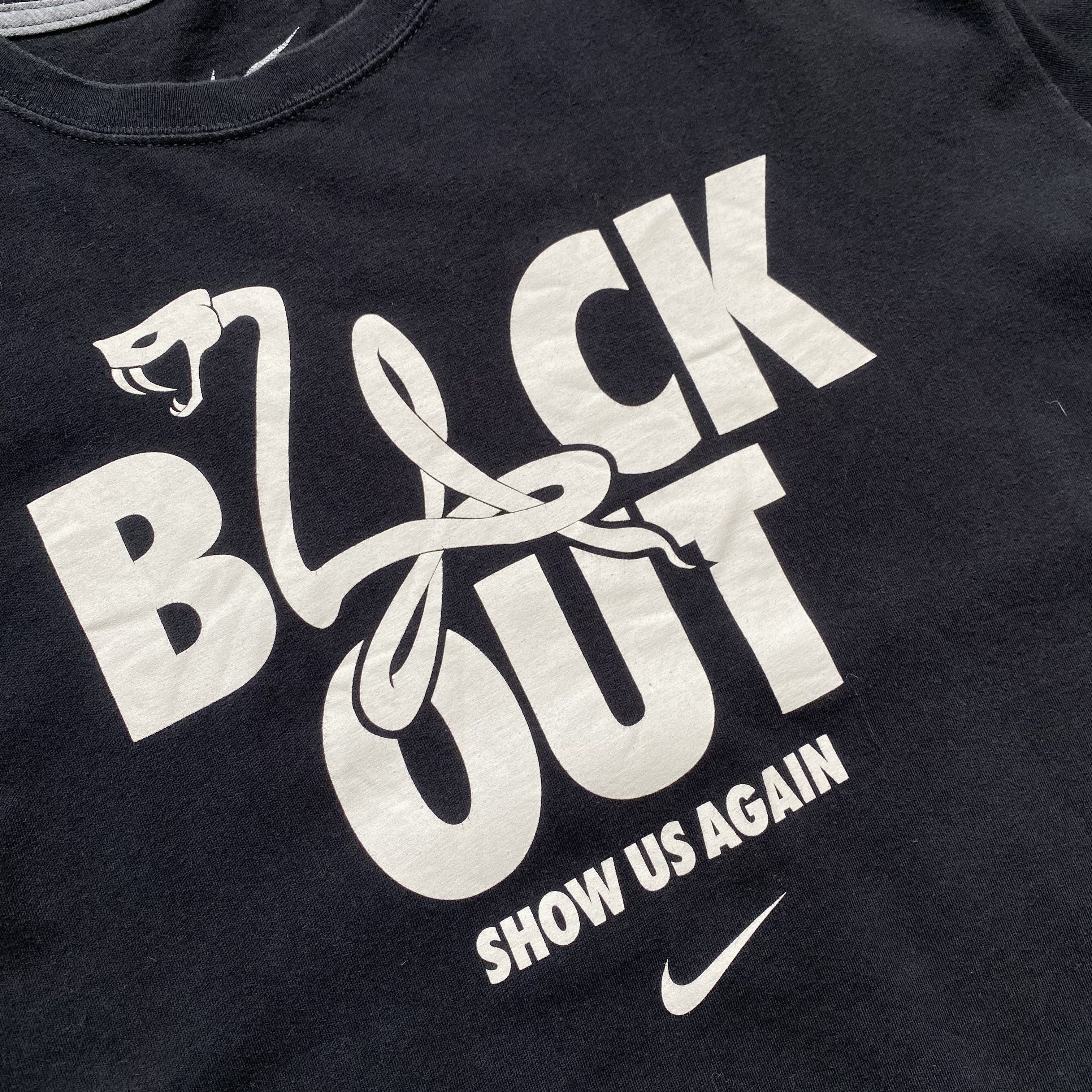 Nike 🐍 Vintage 00s Nike Big logo tee Black Out Drill Swoosh Size US L / EU 52-54 / 3 - 5 Thumbnail