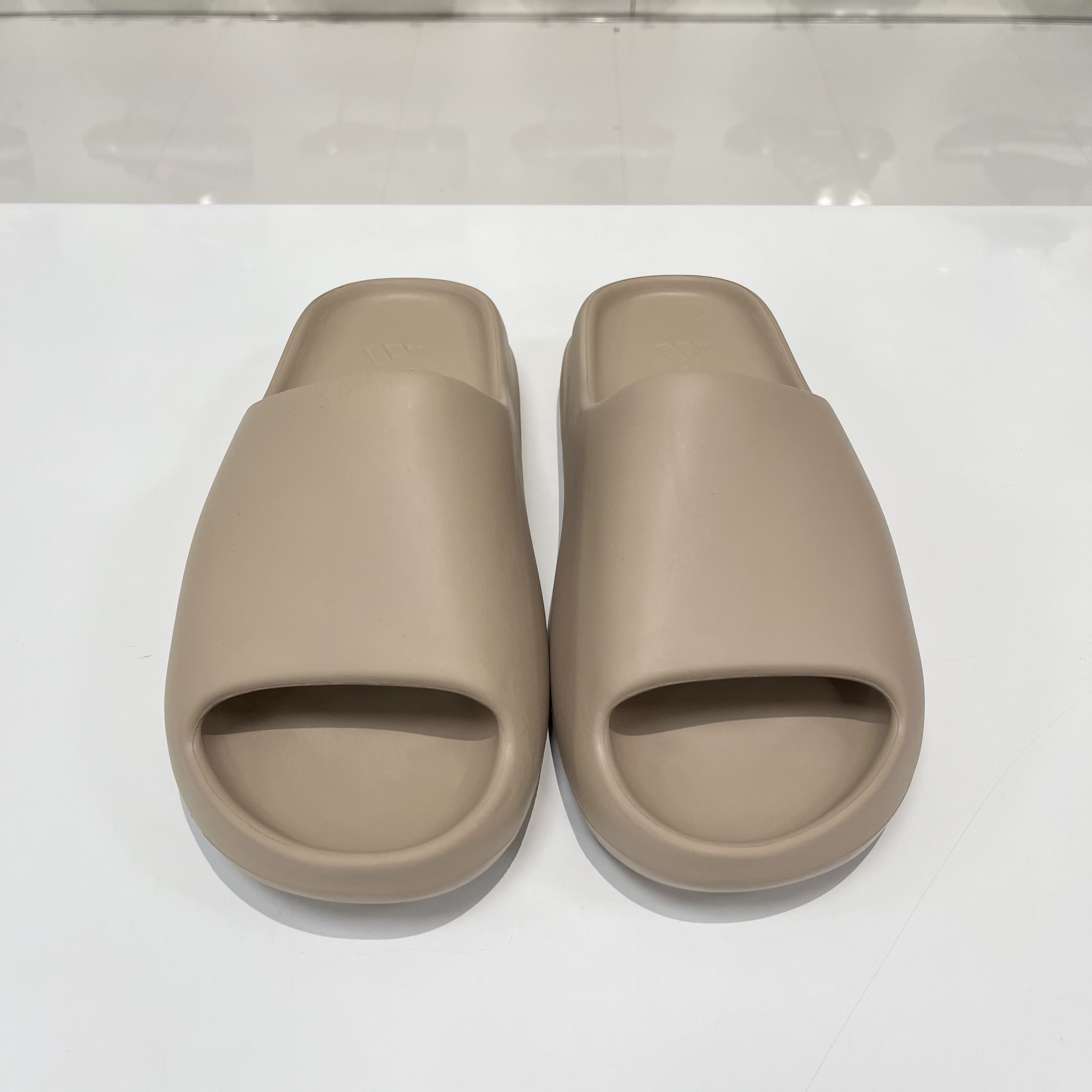 Adidas Adidas Yeezy Slide Pure (First Release) Size US 10 / EU 43 - 10 Thumbnail