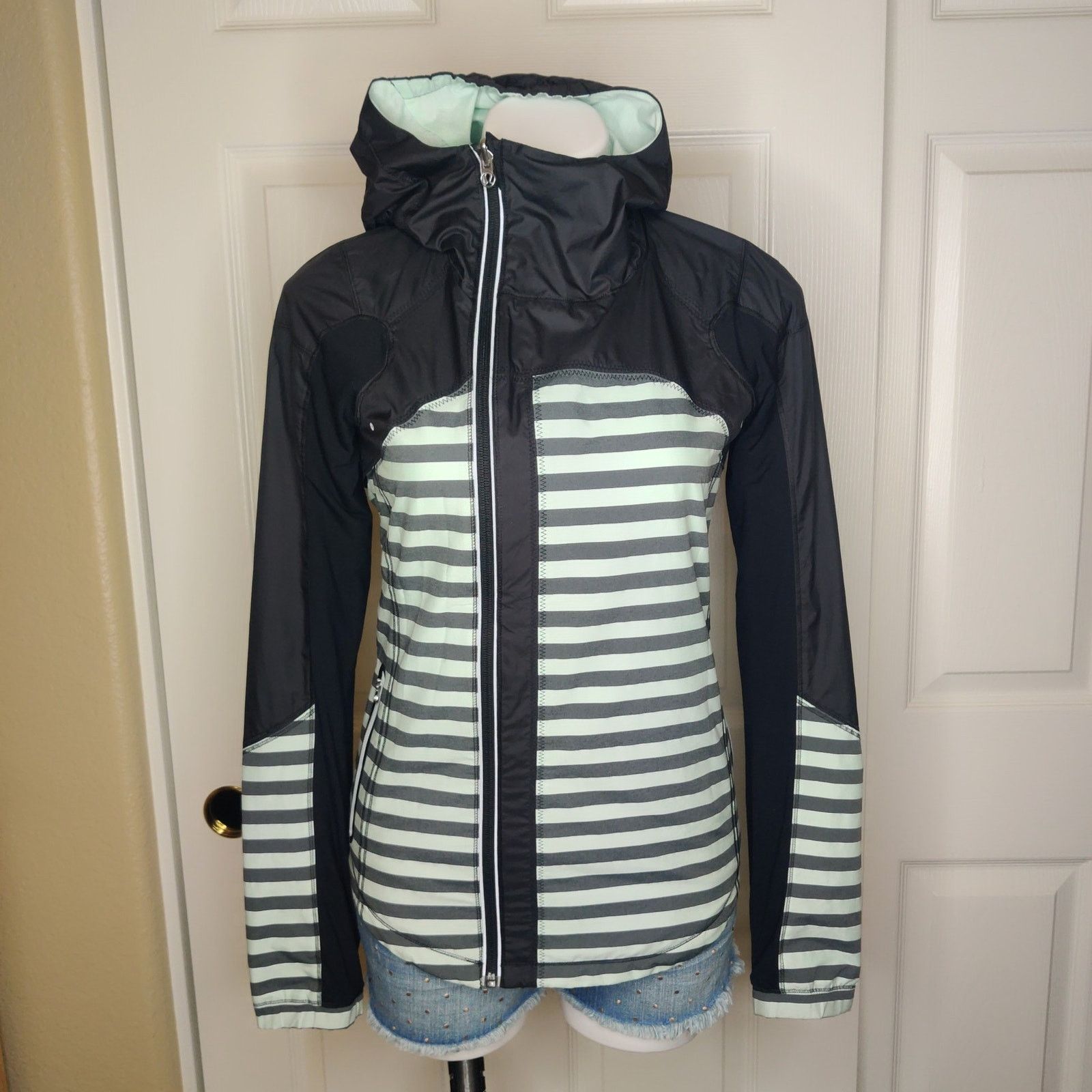 Lululemon Lululemon Run: Get Up And Glow Jacket *Reflective 360 Size S / US 4 / IT 40 - 3 Thumbnail
