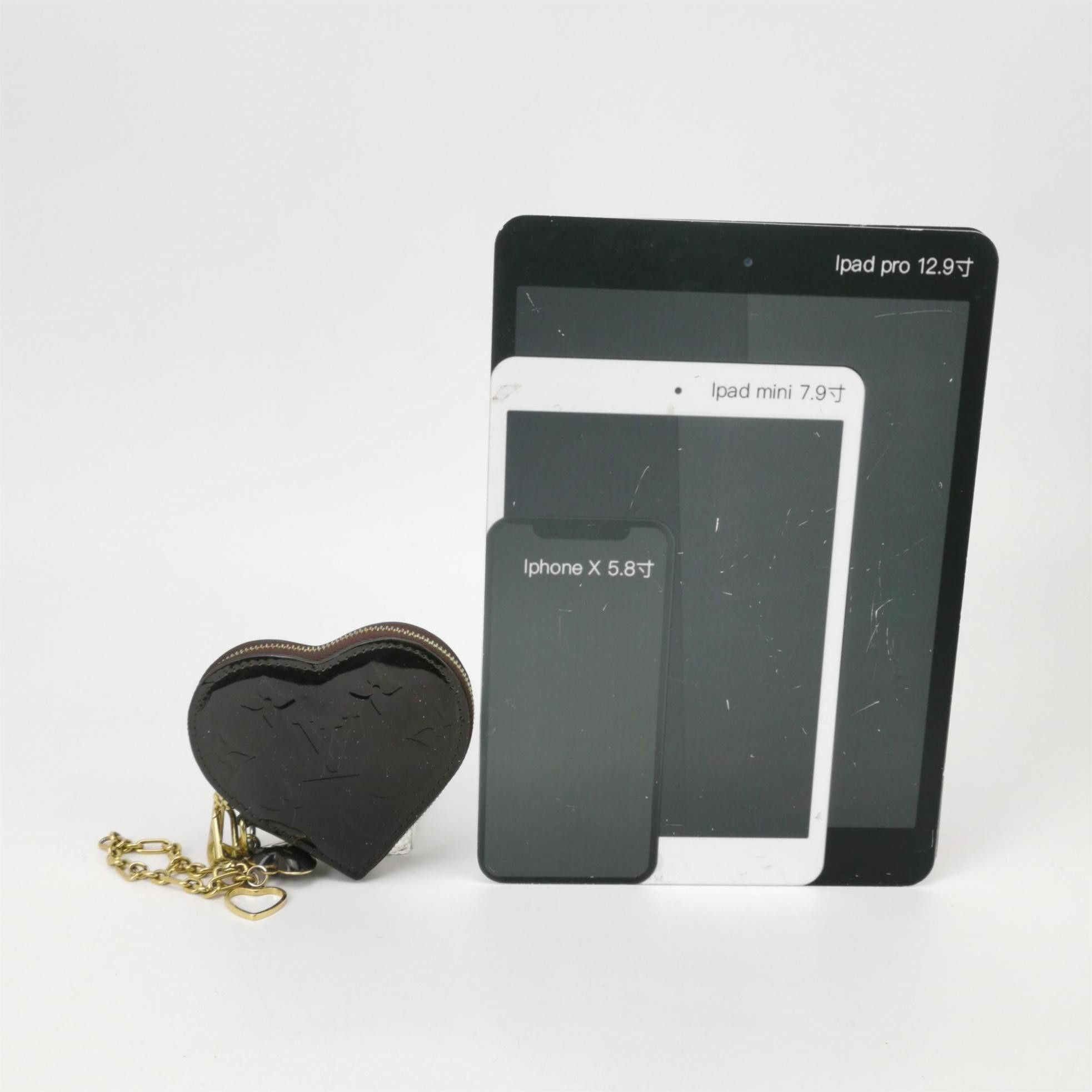 Louis Vuitton Louis Vuitton (LV) Patent leather monogram embossed heart s Size ONE SIZE - 1 Thumbnail