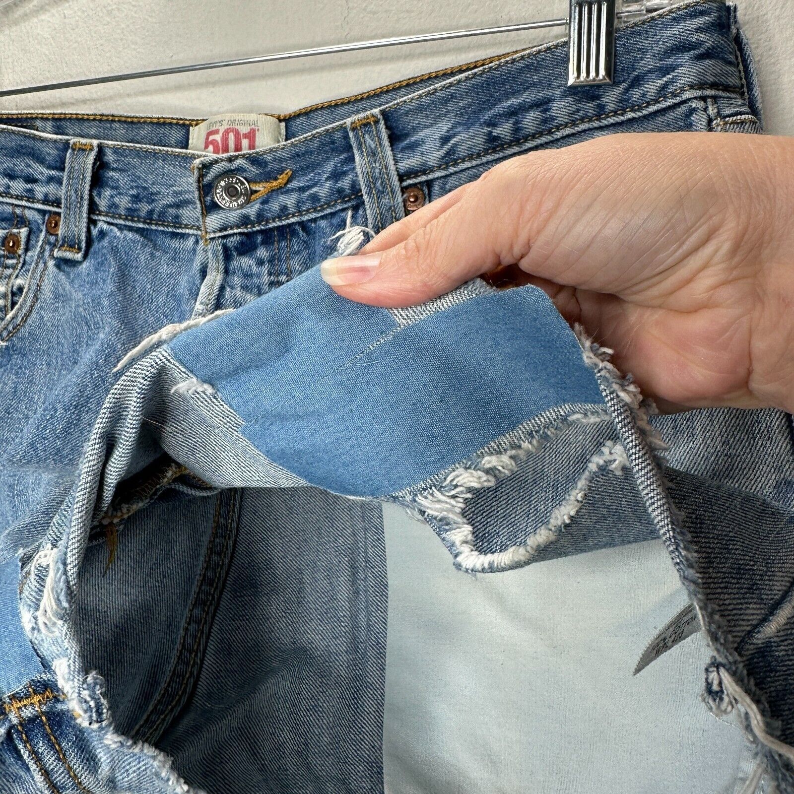 Levi's Levis 501 Med Blue Wash Button Fly Distress Raw Hem Short 34 Size 34" / US 12 / IT 48 - 6 Thumbnail