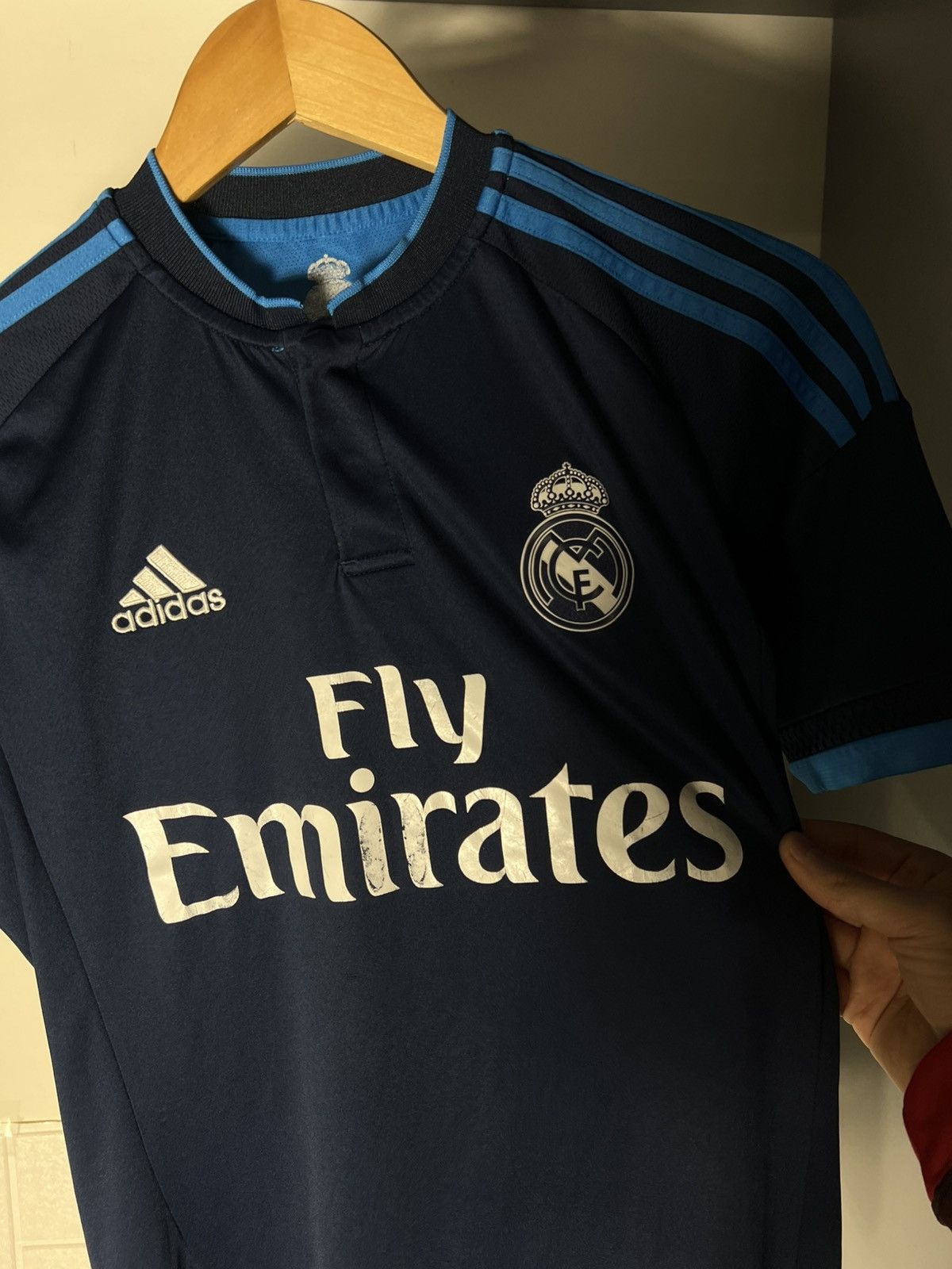Adidas VINTAGE ADIDAS FC REAL MADRID SPAIN SOCCER JERSEY RETRO Y2K Size US S / EU 44-46 / 1 - 8 Thumbnail