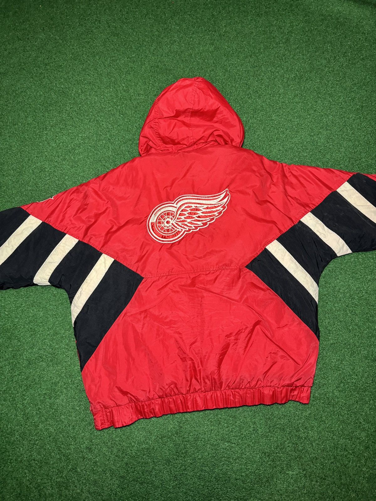 Starter Vintage Detroit Red Wings 90s Starter NHL Jacket XL Puffer Size US XL / EU 56 / 4 - 5 Thumbnail