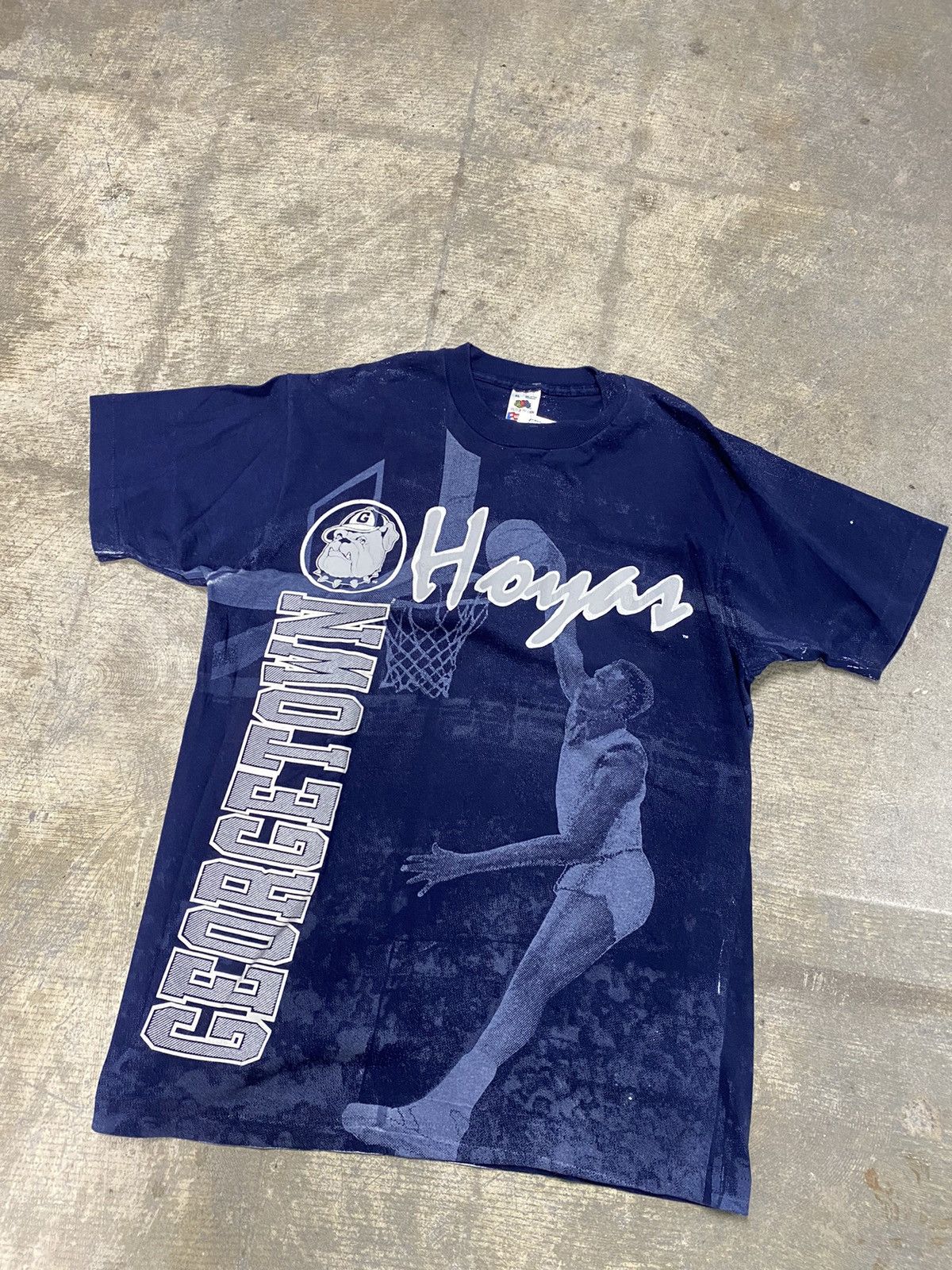 NCAA × Vintage Vintage 90s Georgetown Hoyas Basketball AOP T-Shirt Size US XL / EU 56 / 4 - 1 Thumbnail