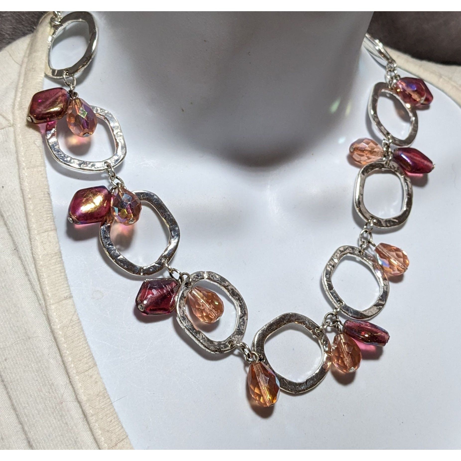 Other Pink And Silver Abstract Link Beaded Necklace Size ONE SIZE - 6 Thumbnail