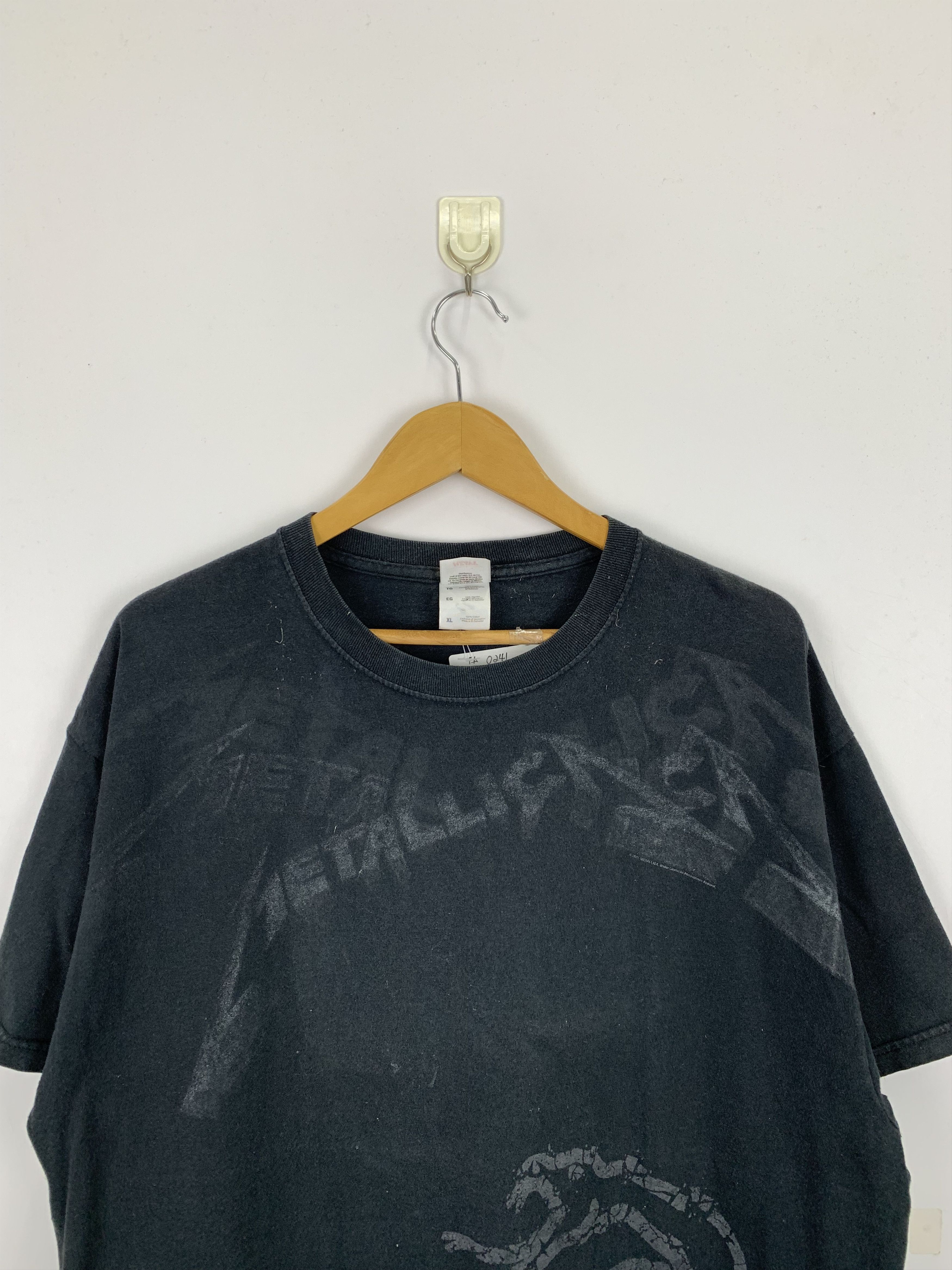Metallica Vintage Metallica Black Album Cover Promo T Shirt TA0241 Size US XL / EU 56 / 4 - 4 Thumbnail