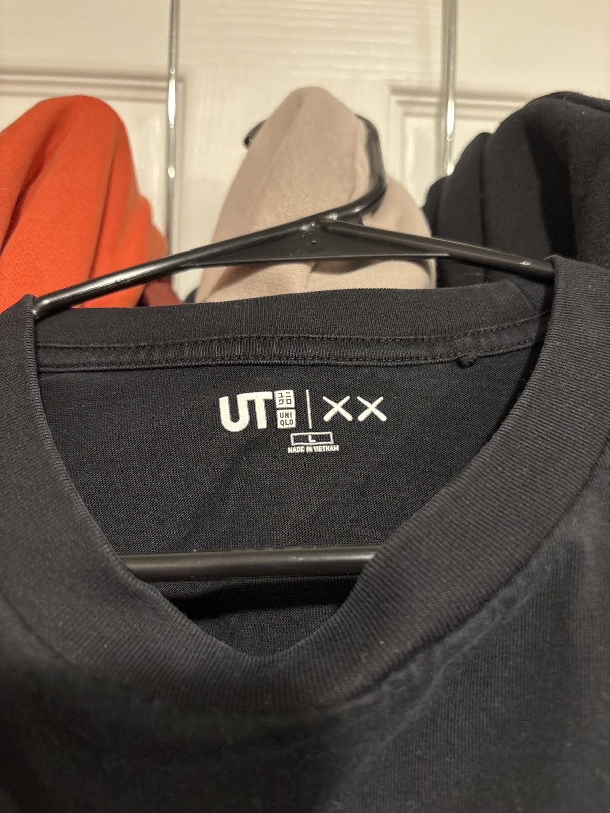 Kaws × Uniqlo Black Uniqlo X Kaws Tee Size US L / EU 52-54 / 3 - 3 Thumbnail