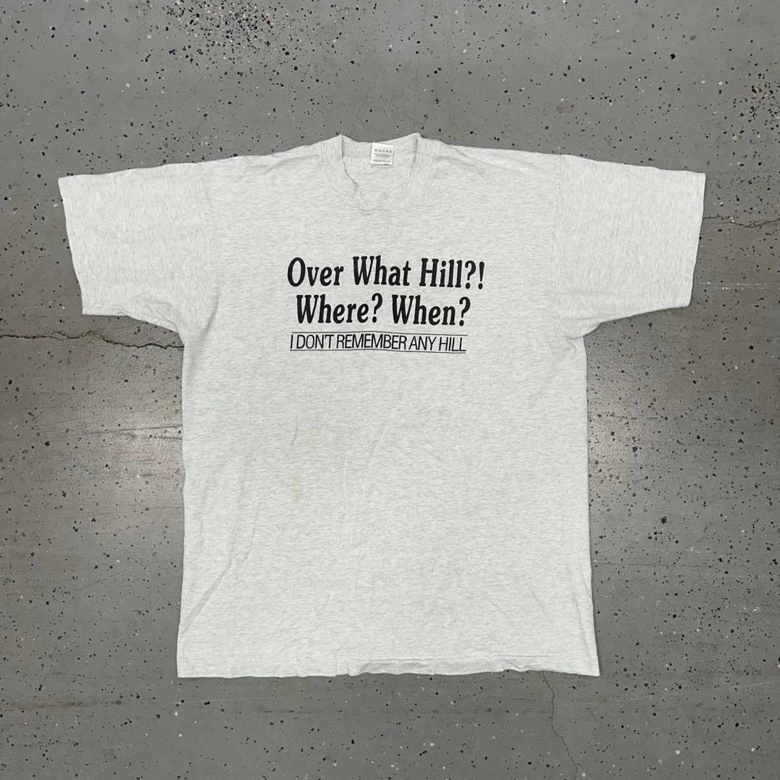 Fruit Of The Loom Grey vintage 90s "Over What Hill?" t-shirt Size US XL / EU 56 / 4 - 1 Thumbnail