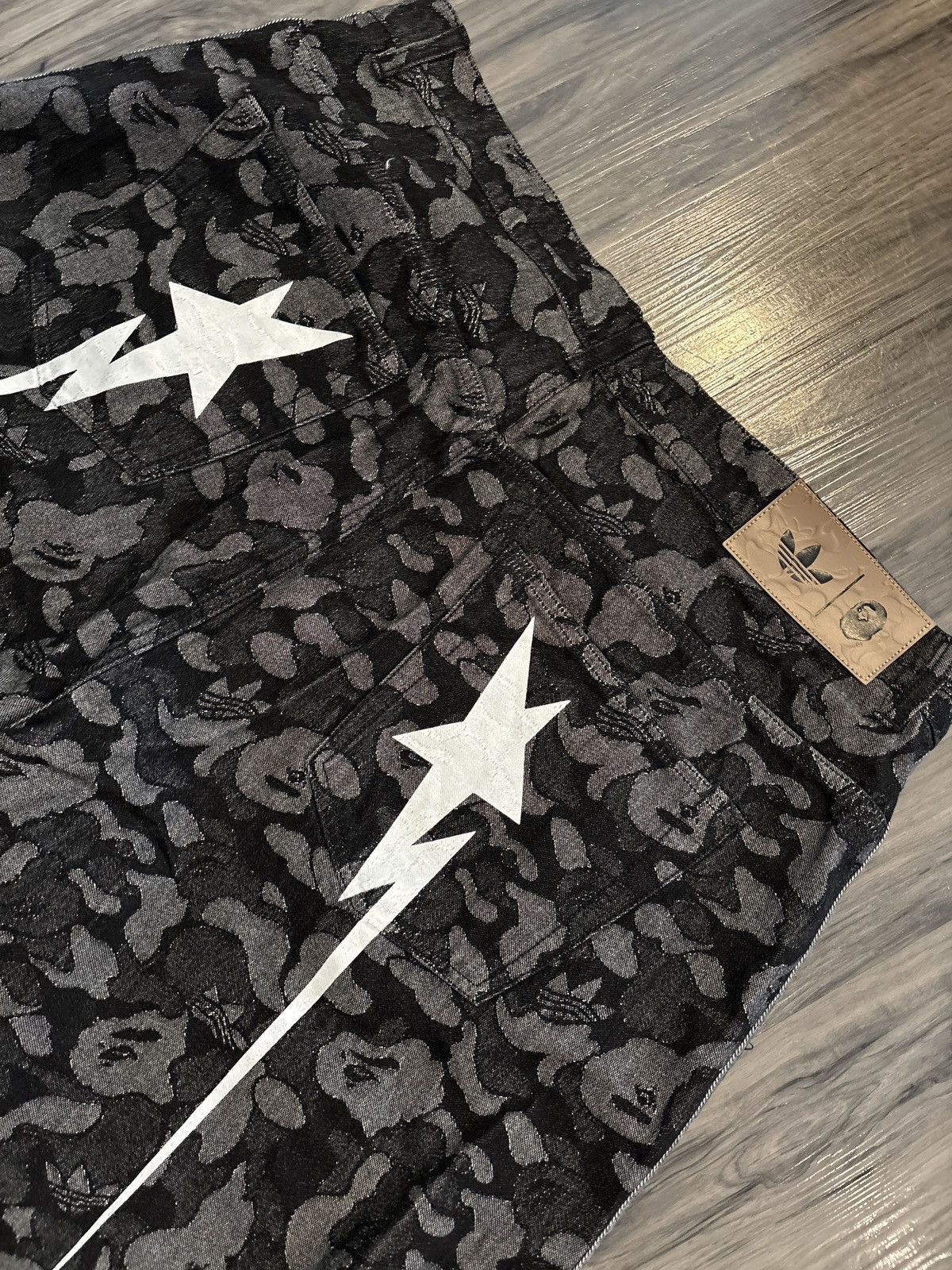 Adidas × Bape Adidas X Bape Camo Jacquard Shark Denim Shorts XXL GREY/ BLK Size US 40 / EU 56 - 2 Thumbnail