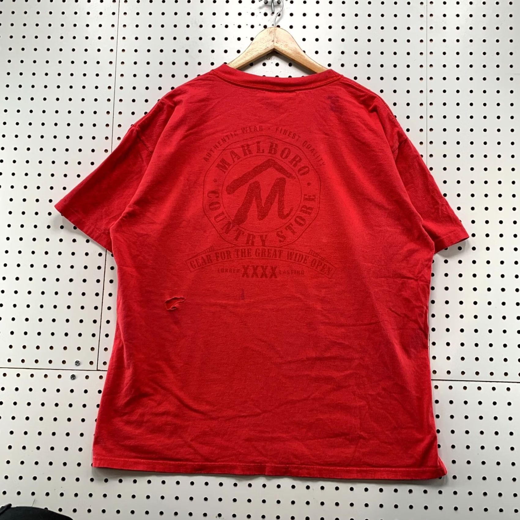 Marlboro VINTAGE Marlboro Shirt Mens XL Red 90s Single Stitch DIstress Size US XL / EU 56 / 4 - 2 Thumbnail