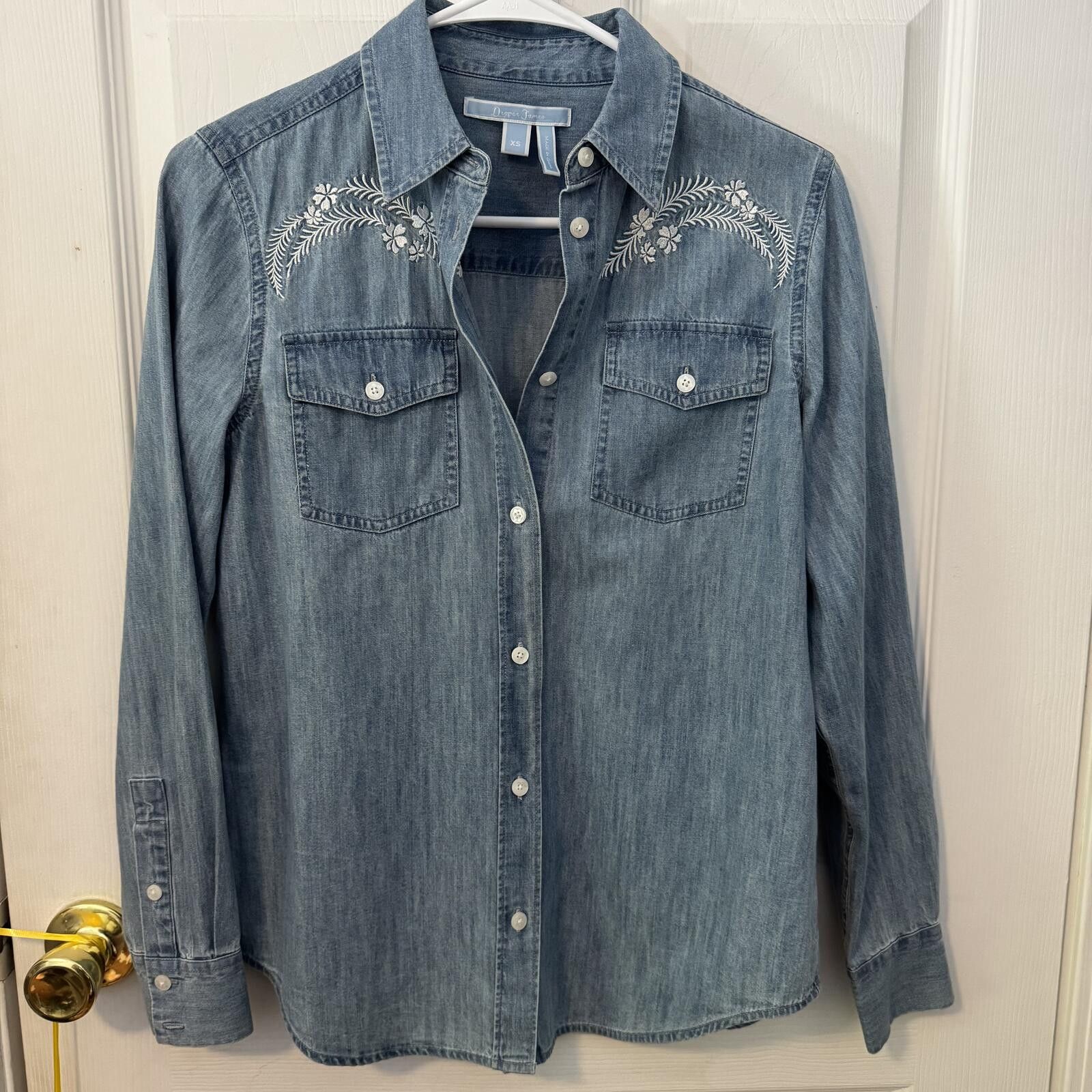 Other Draper James Embroidered Denim Shirt XS Size XS / US 0-2 / IT 36-38 - 1 Thumbnail