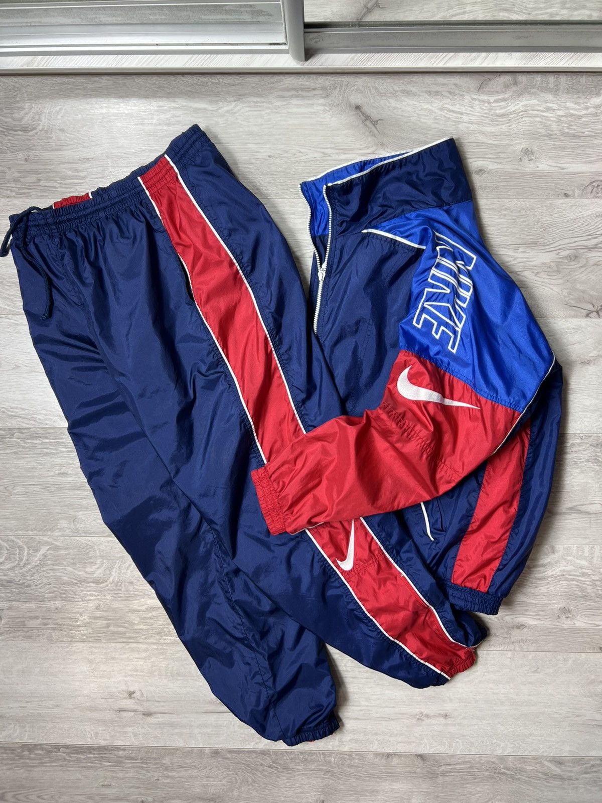 Nike 90s Vintage Nike Drill Nylon Track Suit Embroidered Big Logo Size US L / EU 52-54 / 3 - 1 Thumbnail