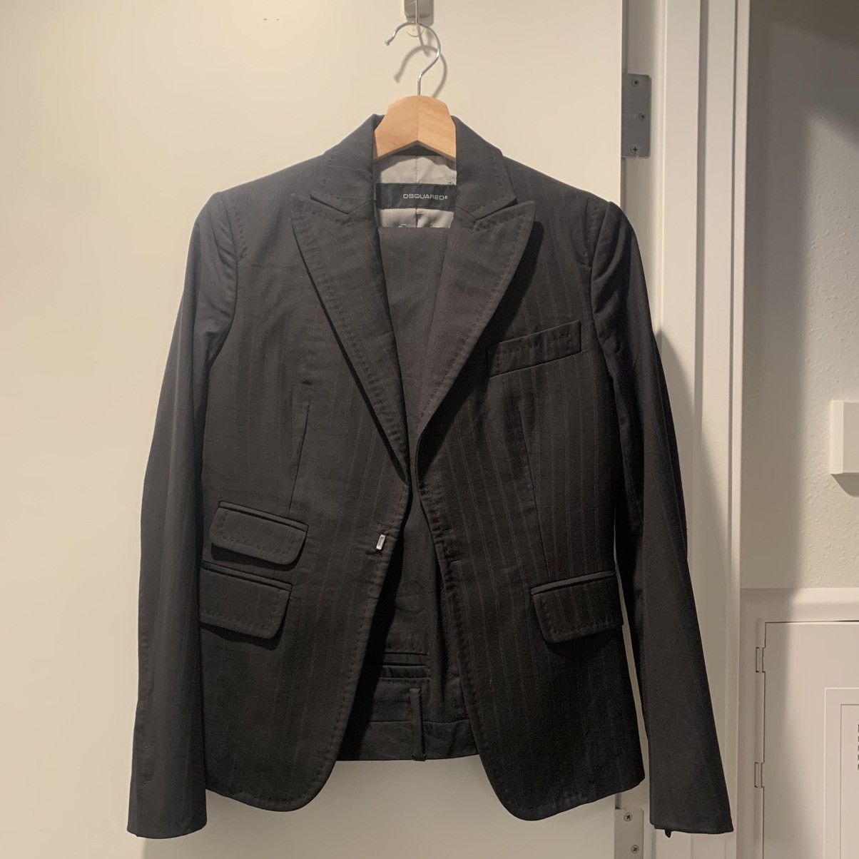 Dsquared2 Dsquared2 Pinstripe Suit Size S / US 4 / IT 40 - 1 Thumbnail