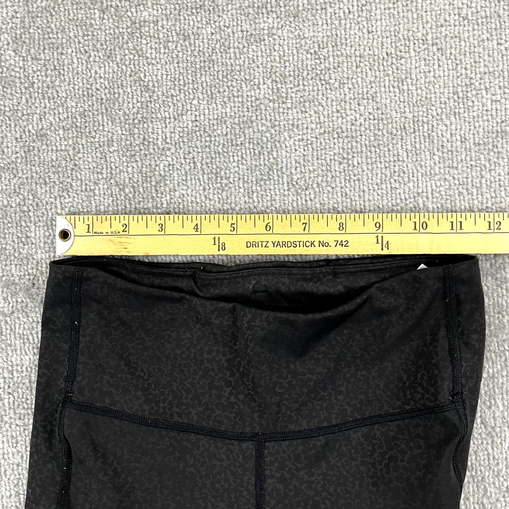 Athleta ATHLETA Womens XS Ultimate Stash Embossed 7/8 Length Capri Tight Black Yoga Gym Size 26" / US 2 / IT 38 - 4 Thumbnail