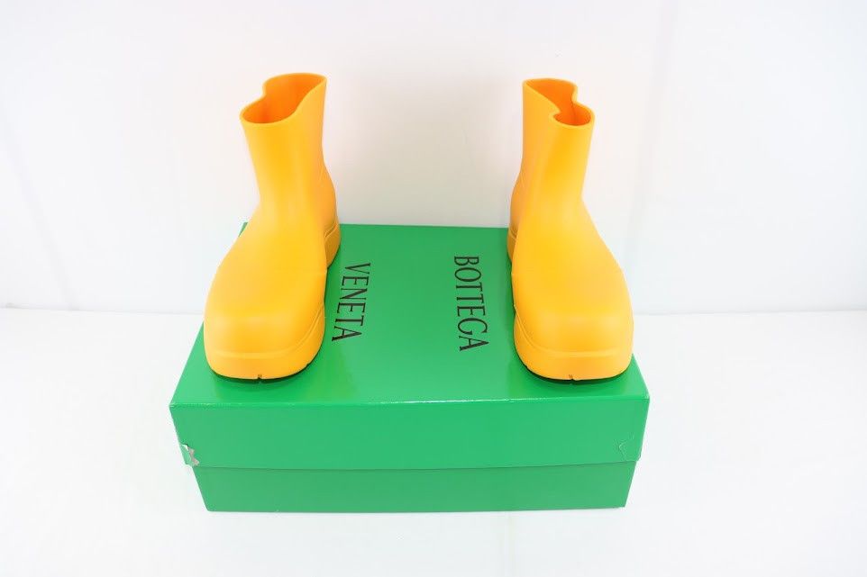 Bottega Veneta o1rshd1 Matt Rubber Puddle Ankle Boot in Tangerine Size US 9 / EU 42 - 12 Thumbnail