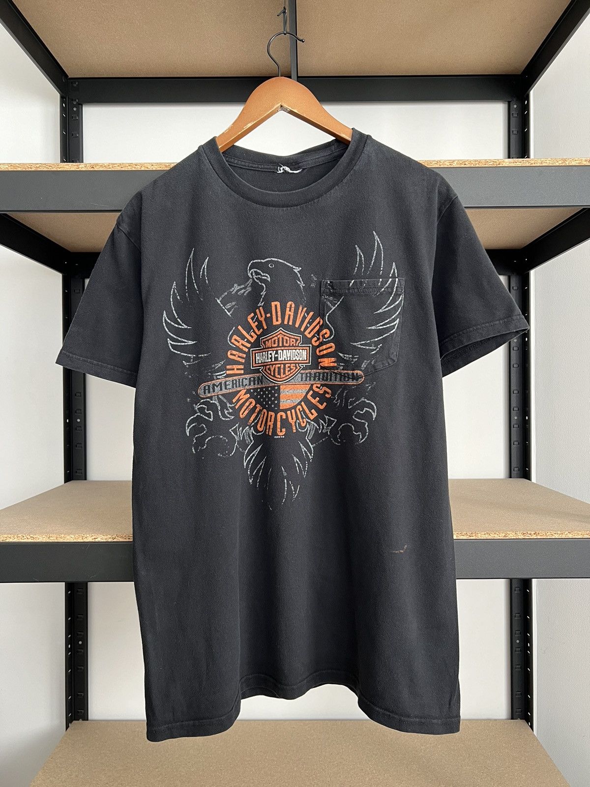 Harley Davidson Vintage 2010 Harley Davidson Eagle Pocket Black T-shirt Size US L / EU 52-54 / 3 - 1 Thumbnail