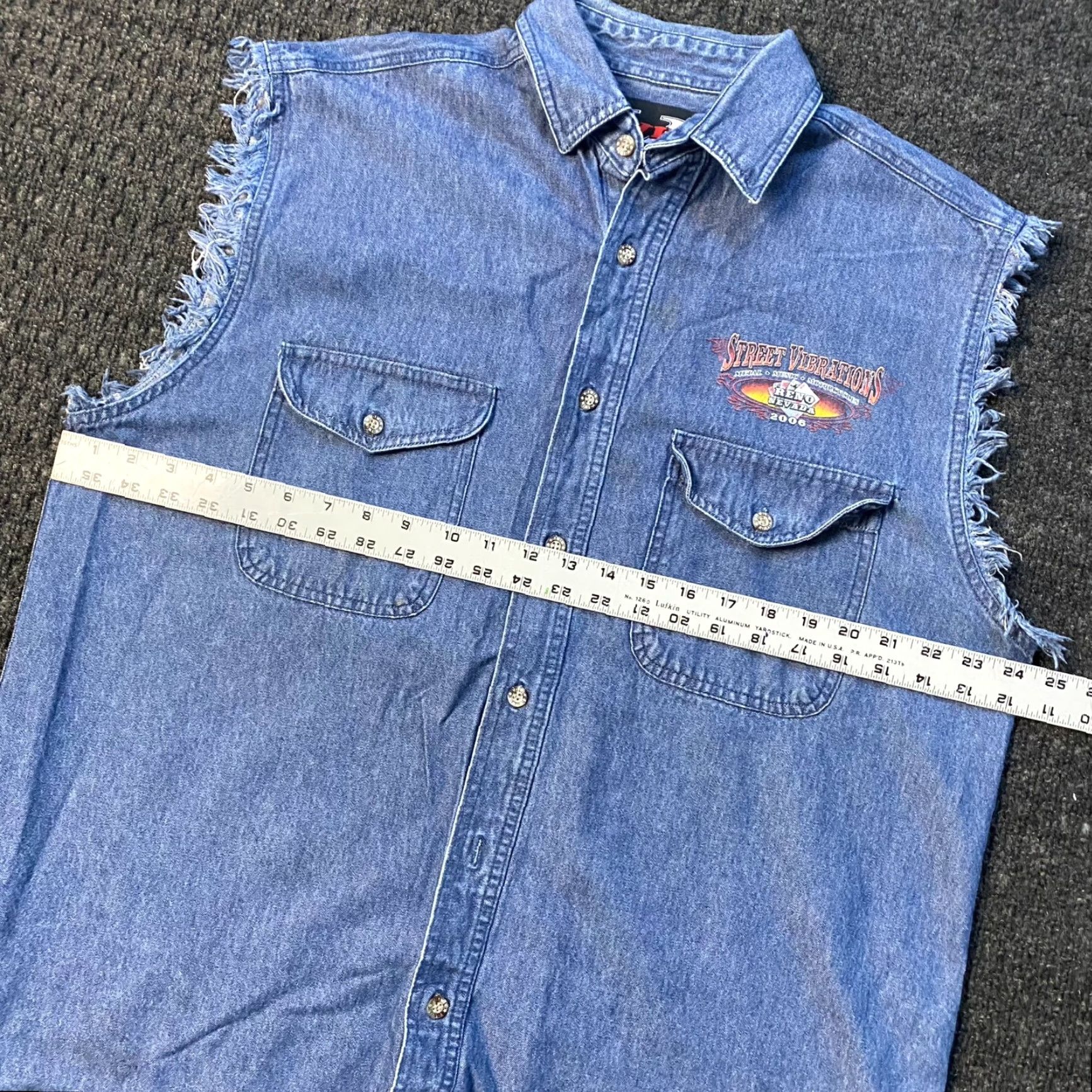 Denime VINTAGE Twin V Motorcycle Apparel Street Vibrations 2006 Reno NV Denim Blue Sleeveless Button-Up Shirt L Boys/Men? Size US L / EU 52-54 / 3 - 5 Thumbnail