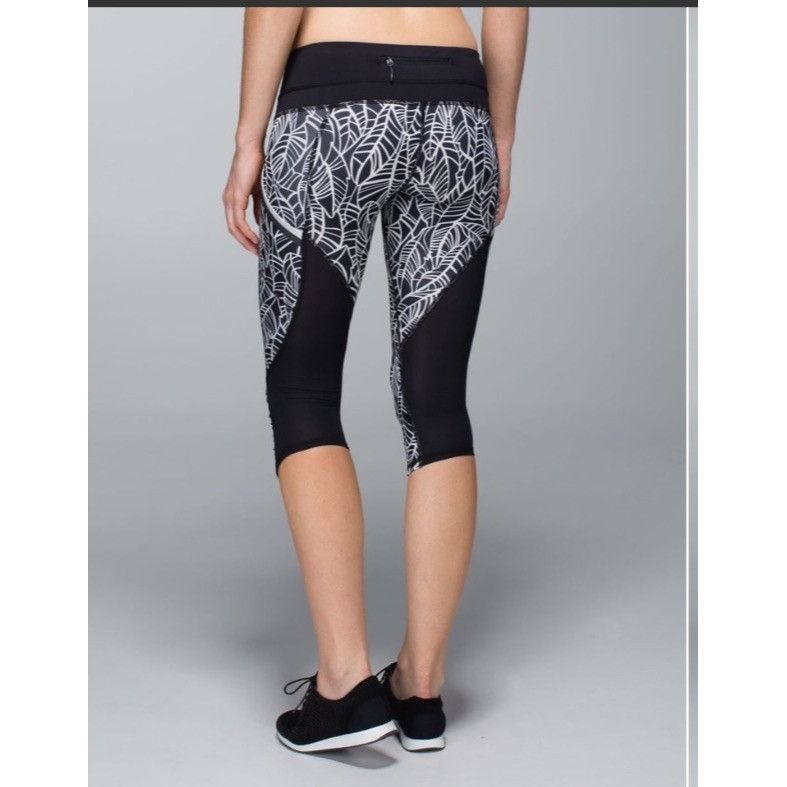 Lululemon Lululemon Run A Marathon Crop IIPretty Palm Black Angel Wing Size 26" / US 2 / IT 38 - 1 Thumbnail