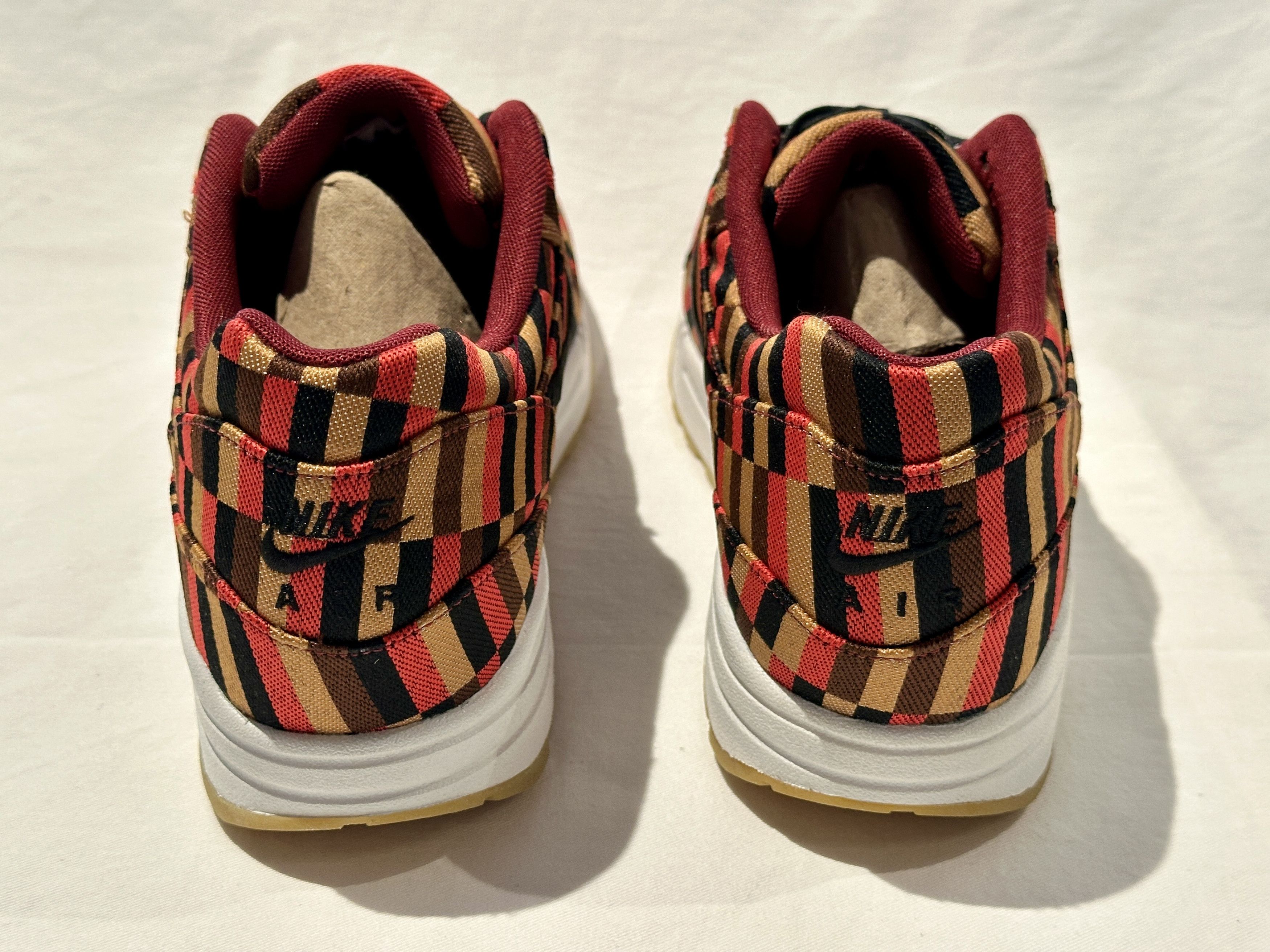 Nike NEW NIKE AIR MAX 1 WOVEN SP LONDON UNDERGROUND ROUNDEL SZ 11 Size US 11 / EU 44 - 4 Thumbnail