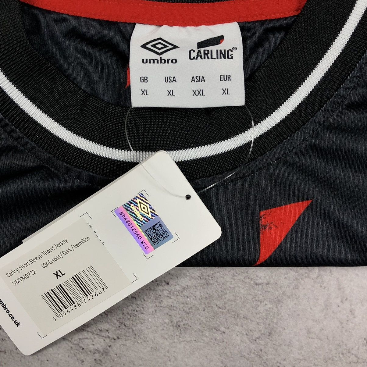 Umbro Umbro Carling Soccer Jersey BNWT Size US XL / EU 56 / 4 - 6 Thumbnail