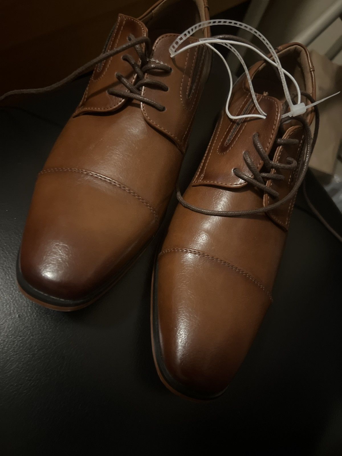 Guess Mens dress Cap toe Shoes -Guess Size US 7.5 / EU 40-41 - 1 Preview