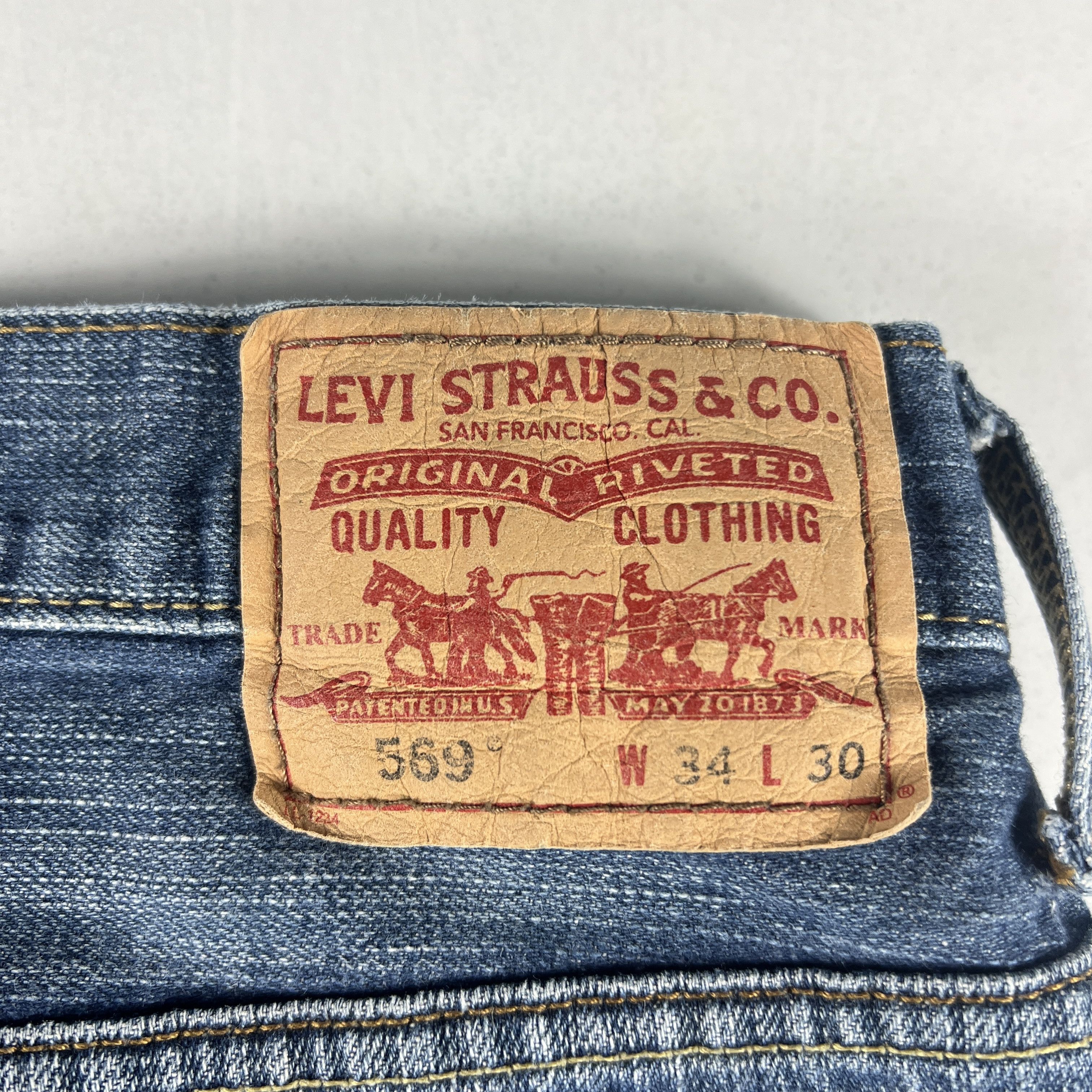 Levi's Levi's Jean Shorts 569 Loose Cut Off Faded Denim Jorts Size US 35 - 11 Thumbnail
