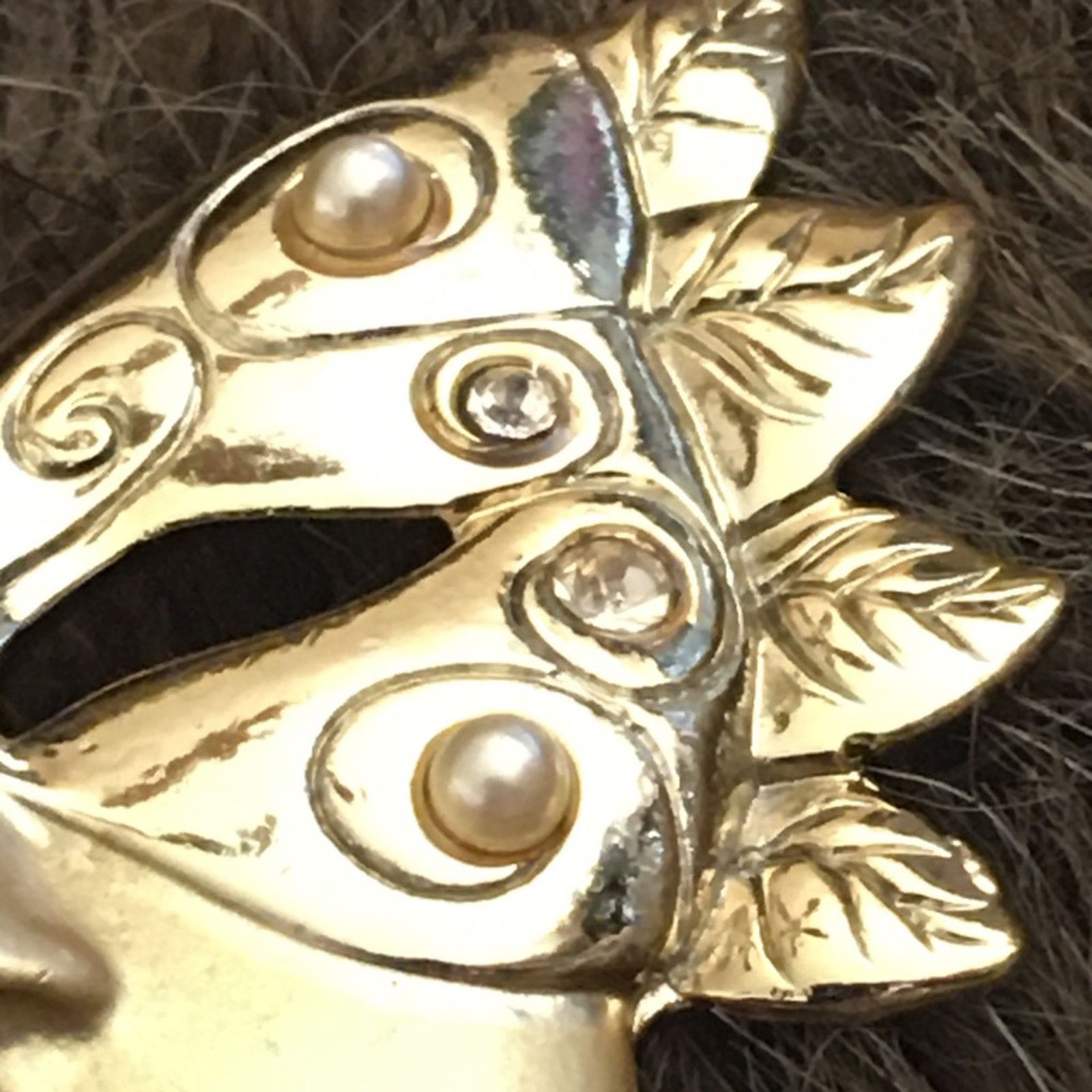 Vintage Vintage 80s gold tone jeweled mask brooch pin Size ONE SIZE - 4 Thumbnail