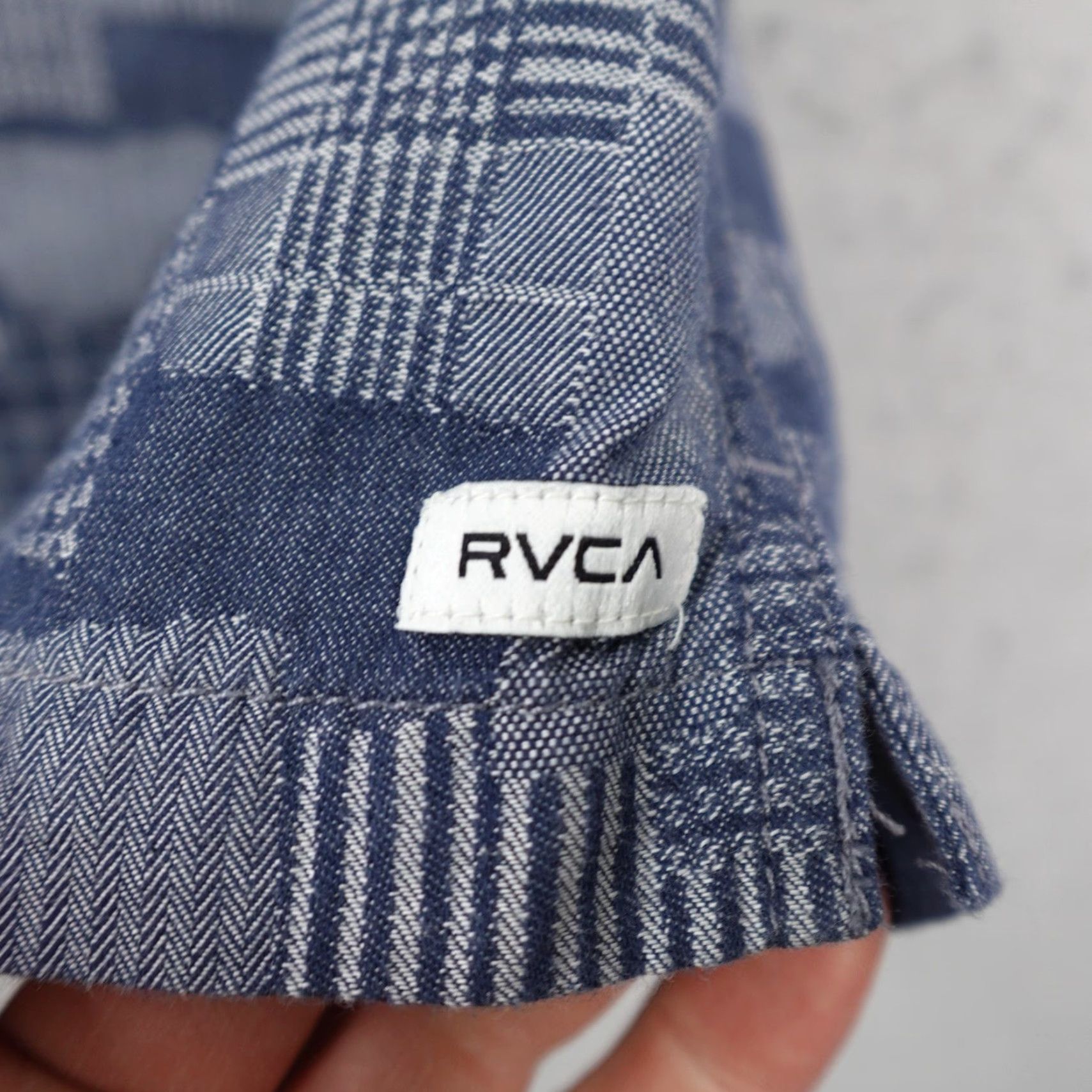RVCA VINTAGE RVCA Shirt Mens XL Blue Button-Up Geometric Skate Surf Camp Beach Casual 90s Mens XLBlue Geometric Pattern Buttons Size US XL / EU 56 / 4 - 4 Thumbnail