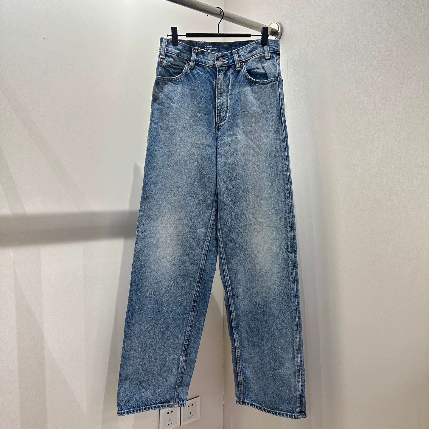 Celine Celine apr261 Classic Straight Jeans 26 Size 26" / US 2 / IT 38 - 1 Thumbnail