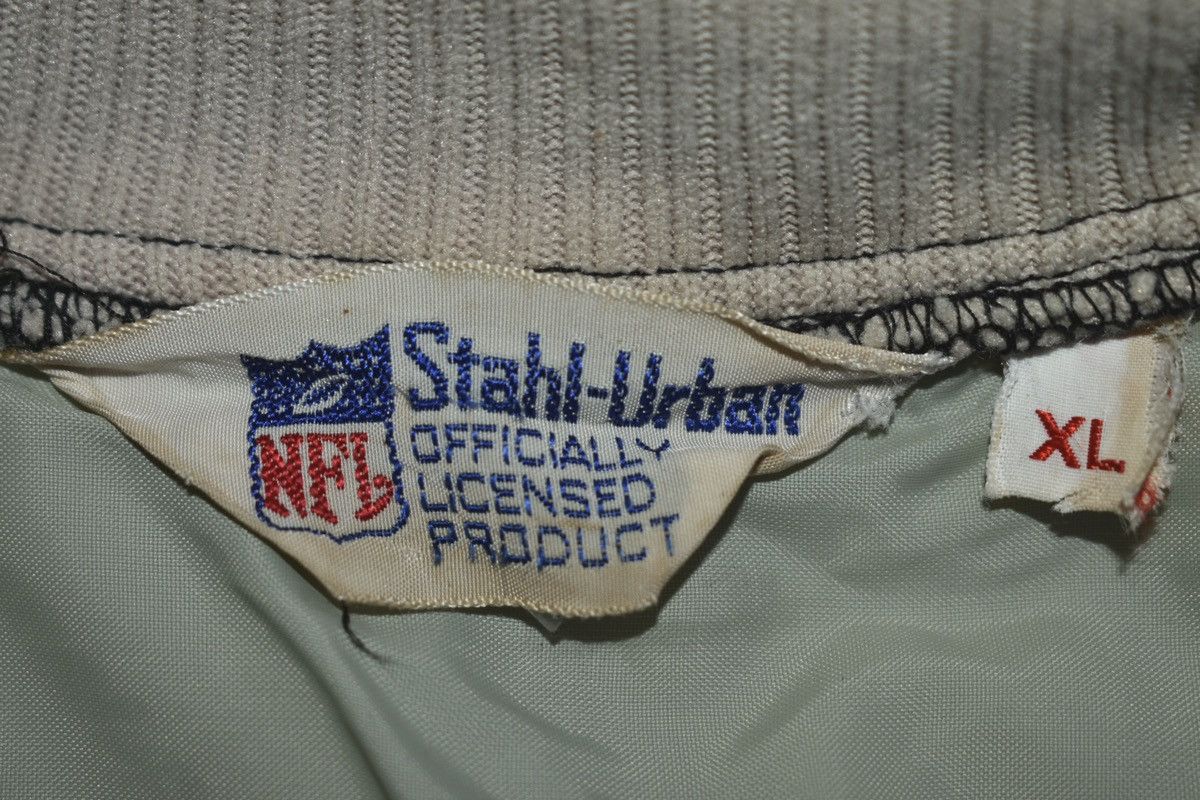 NFL × Vintage Vintage 90s Oakland Raiders NFL Puffer Vest (S) Size US S / EU 44-46 / 1 - 6 Thumbnail