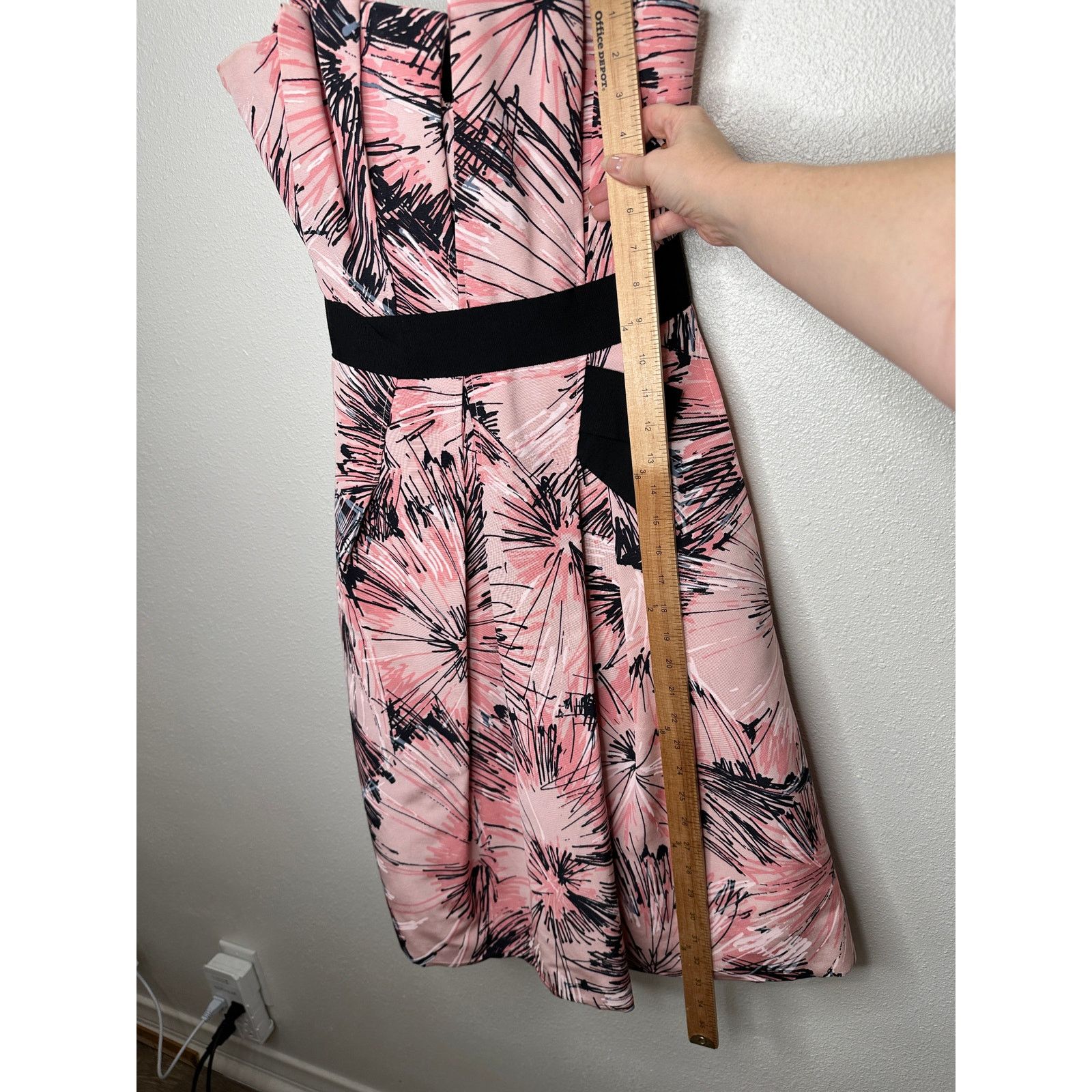 Carolina Herrera NWT Carolina Herrera Pink Parasol Print Strapless Dress S Size S / US 4 / IT 40 - 16 Thumbnail