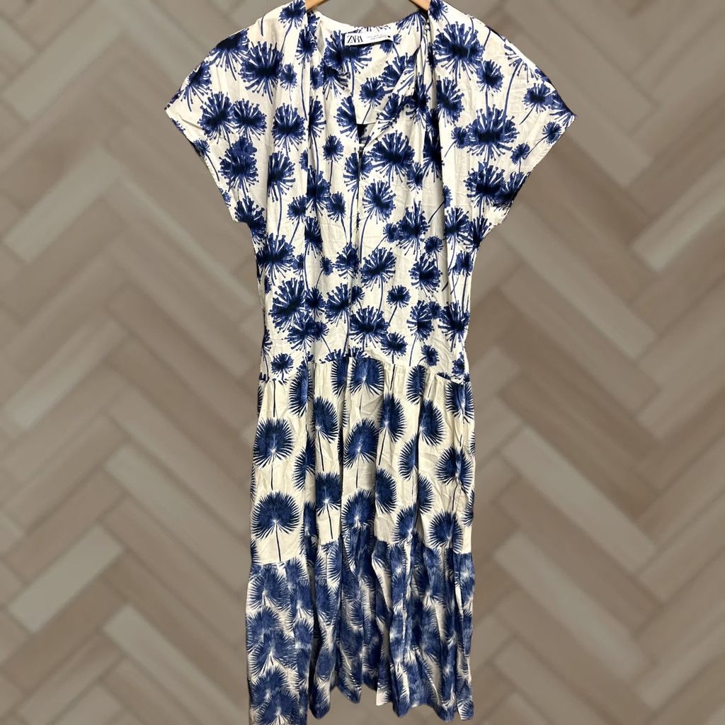 zara blue floral shirt dress Zara Collared Floral Midi Dress Blue & White XS