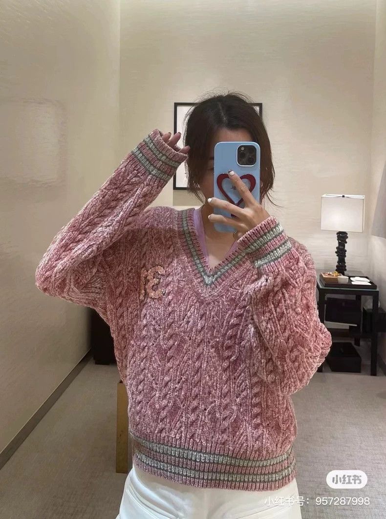 Chanel Chanel 22B pink V-neck velvet knit sweater Size XXS / US 00 / IT 34 - 7 Thumbnail