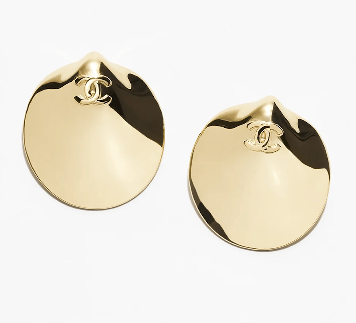 Chanel 26M Coco Beach Shell Seashell CC Logo Dangle Drop Earrings Size ONE SIZE - 1 Thumbnail