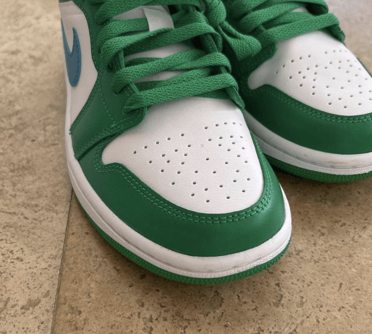 Jordan Brand × Nike Women’s Jordan 1 Low Lucky Green size 7 Size US 7 / IT 37 - 2 Thumbnail
