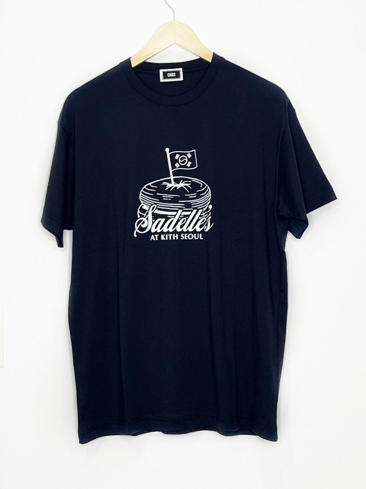 ☆ KITH ‘Seoul’ tee 限定ロゴTシャツ ☆ KITH - KITH SEOUL限定 KITH x 眞露 Tシャツ L 新品未使用の通販