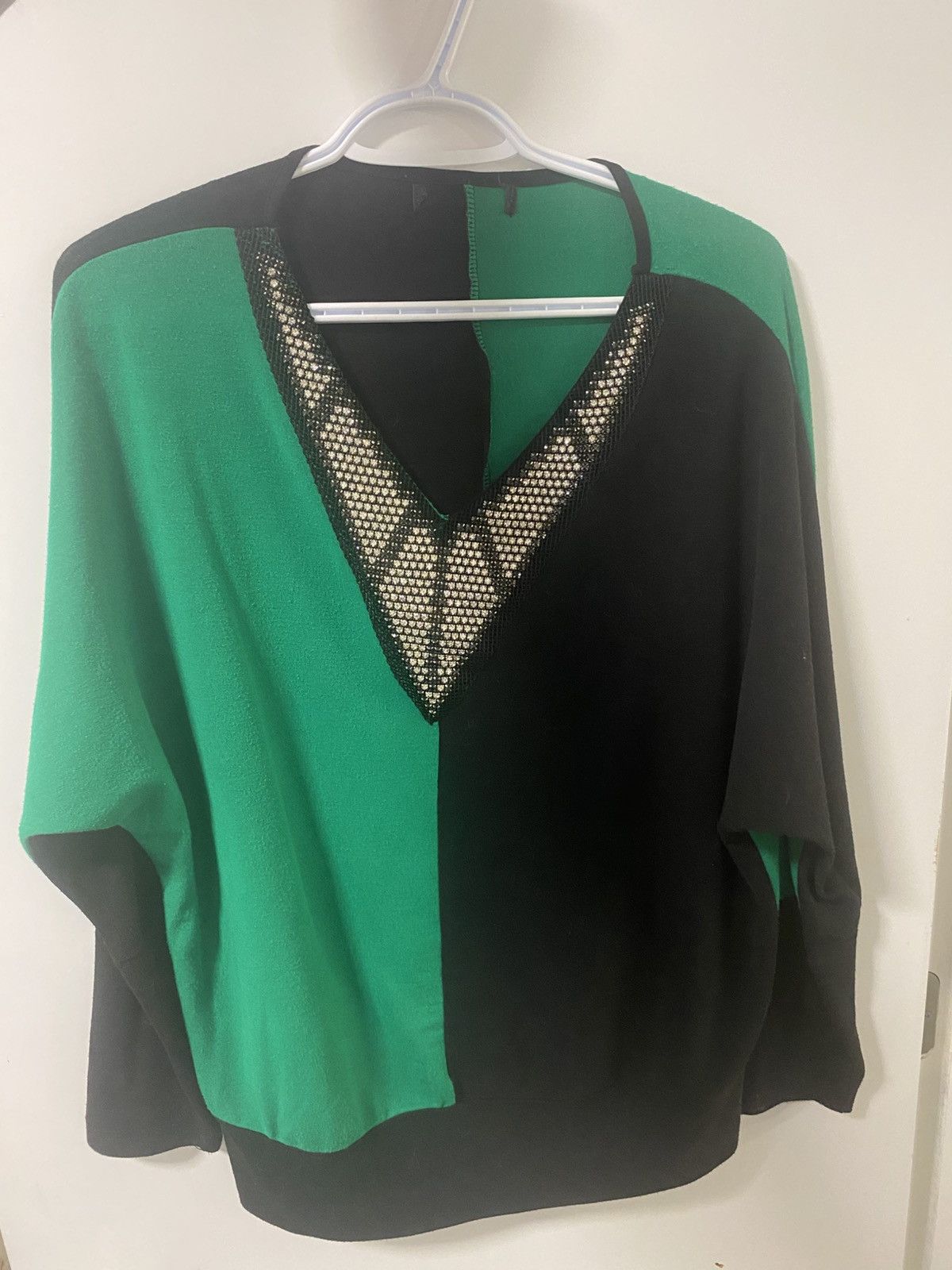 Other Green and Black Colorblock V-Neck Top Size L / US 10 / IT 46 - 2 Thumbnail