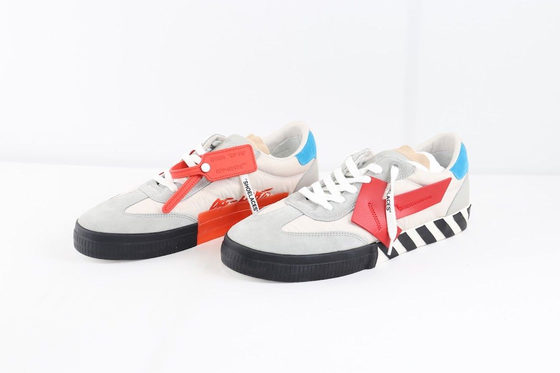 image of Off White Floating Arrow Low Vulc Lea Sneaker In Light Grey Red, Men's (Size 8)