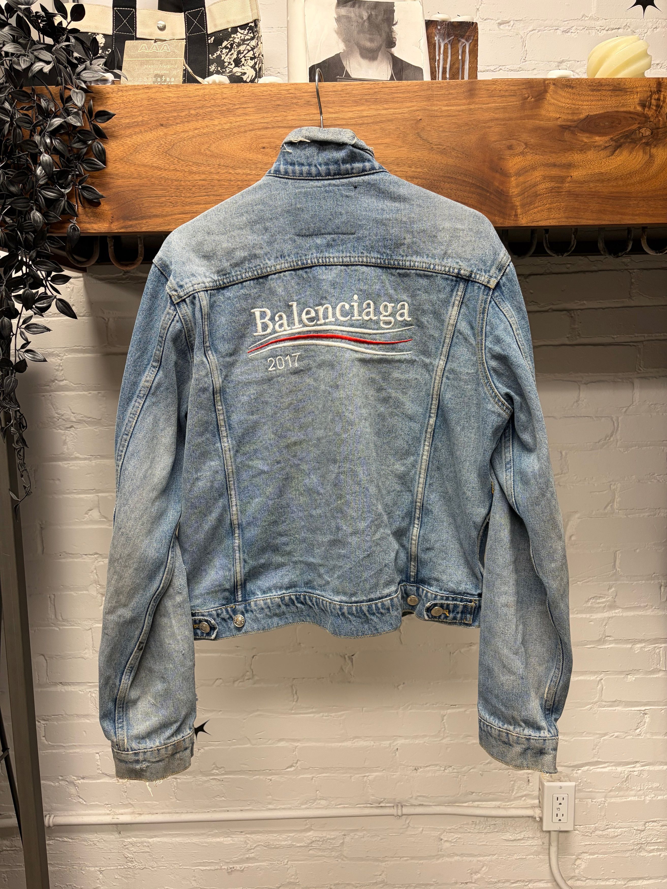 Balenciaga AW2017 Balenciaga ‘Campaign’ Embroidered Logo Light Wash Denim Jacket Size US L / EU 52-54 / 3 - 1 Thumbnail