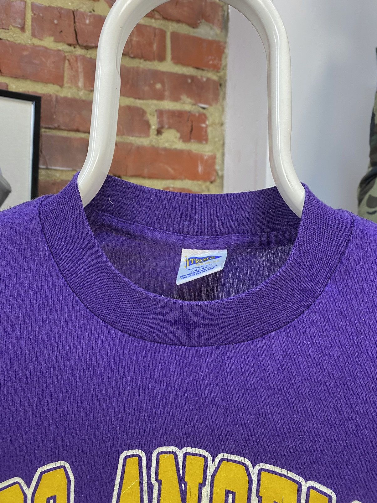 NBA × Vintage Vintage Los Angeles Lakers Trench T-Shirt Size US S / EU 44-46 / 1 - 10 Thumbnail